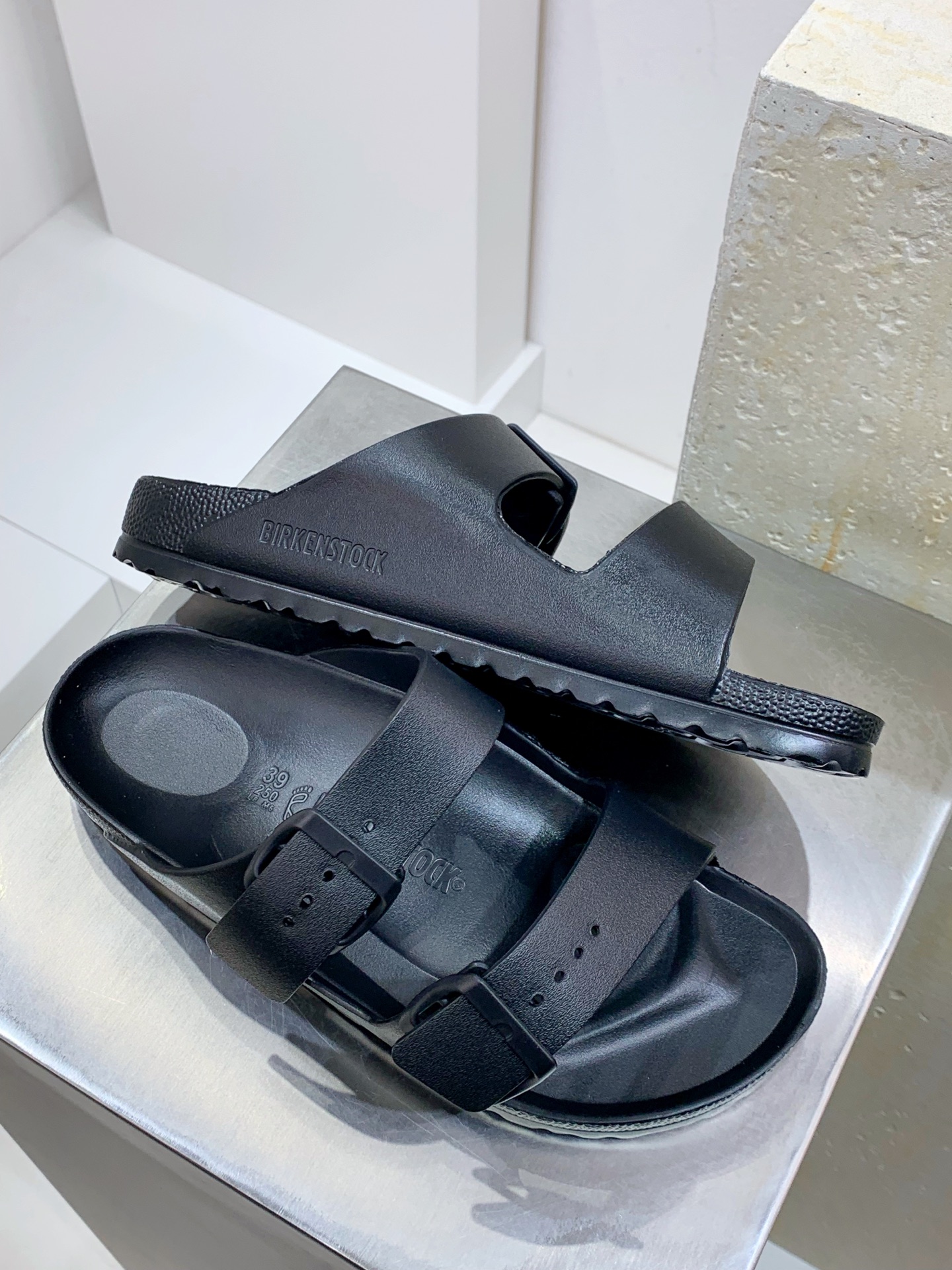 Calvin Klein Sandals S