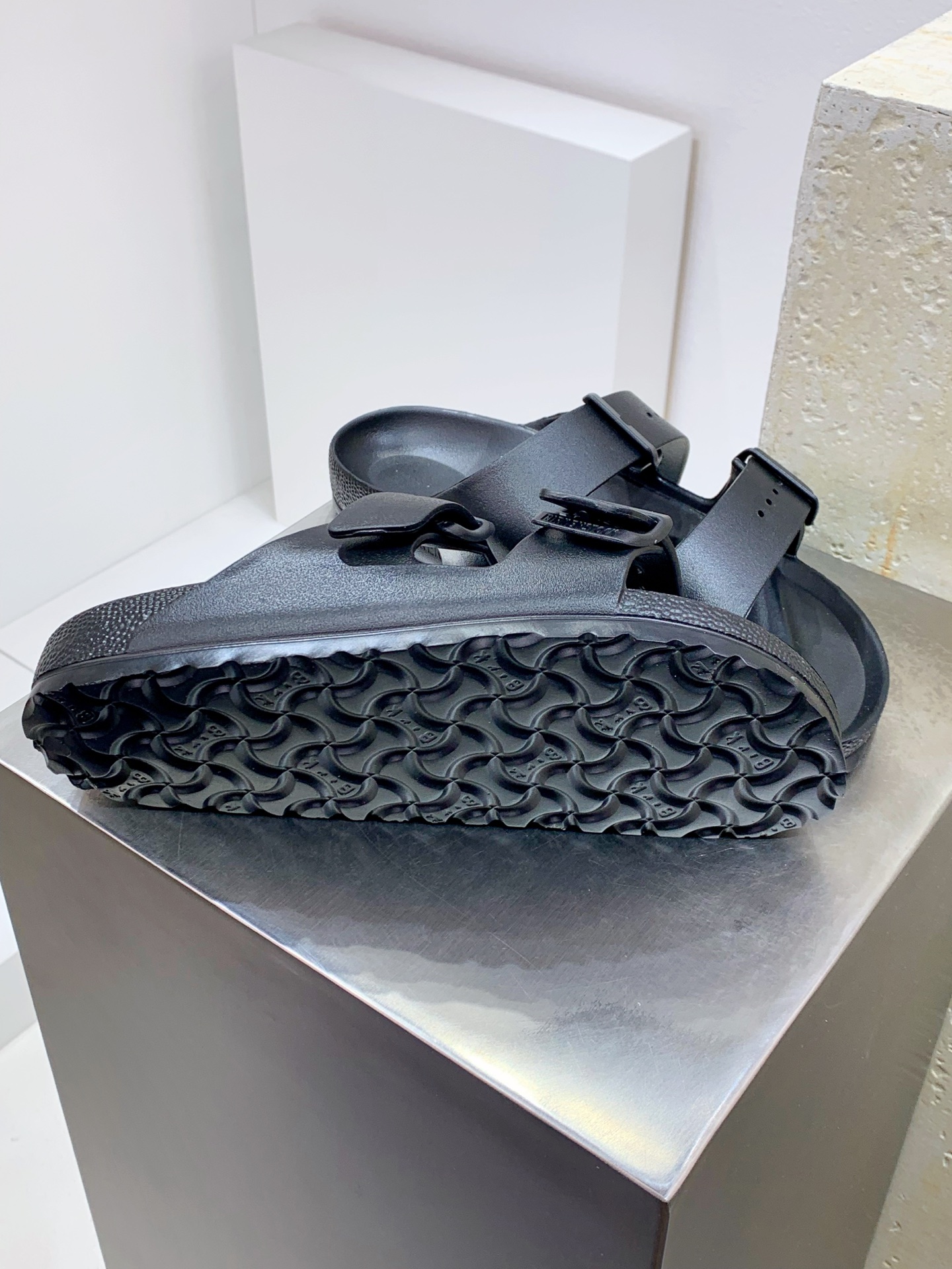 Calvin Klein Sandals S