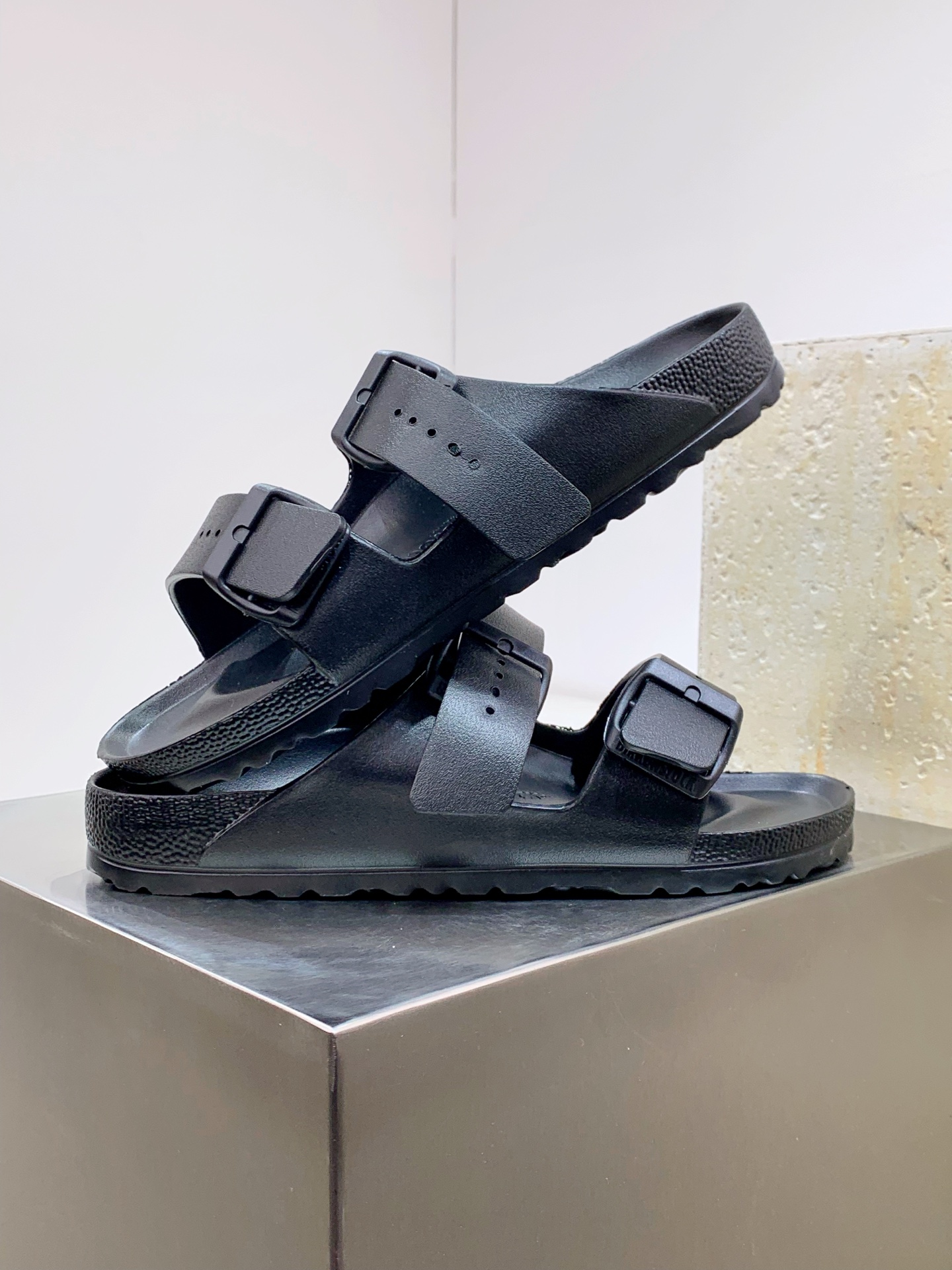 Calvin Klein Sandals S