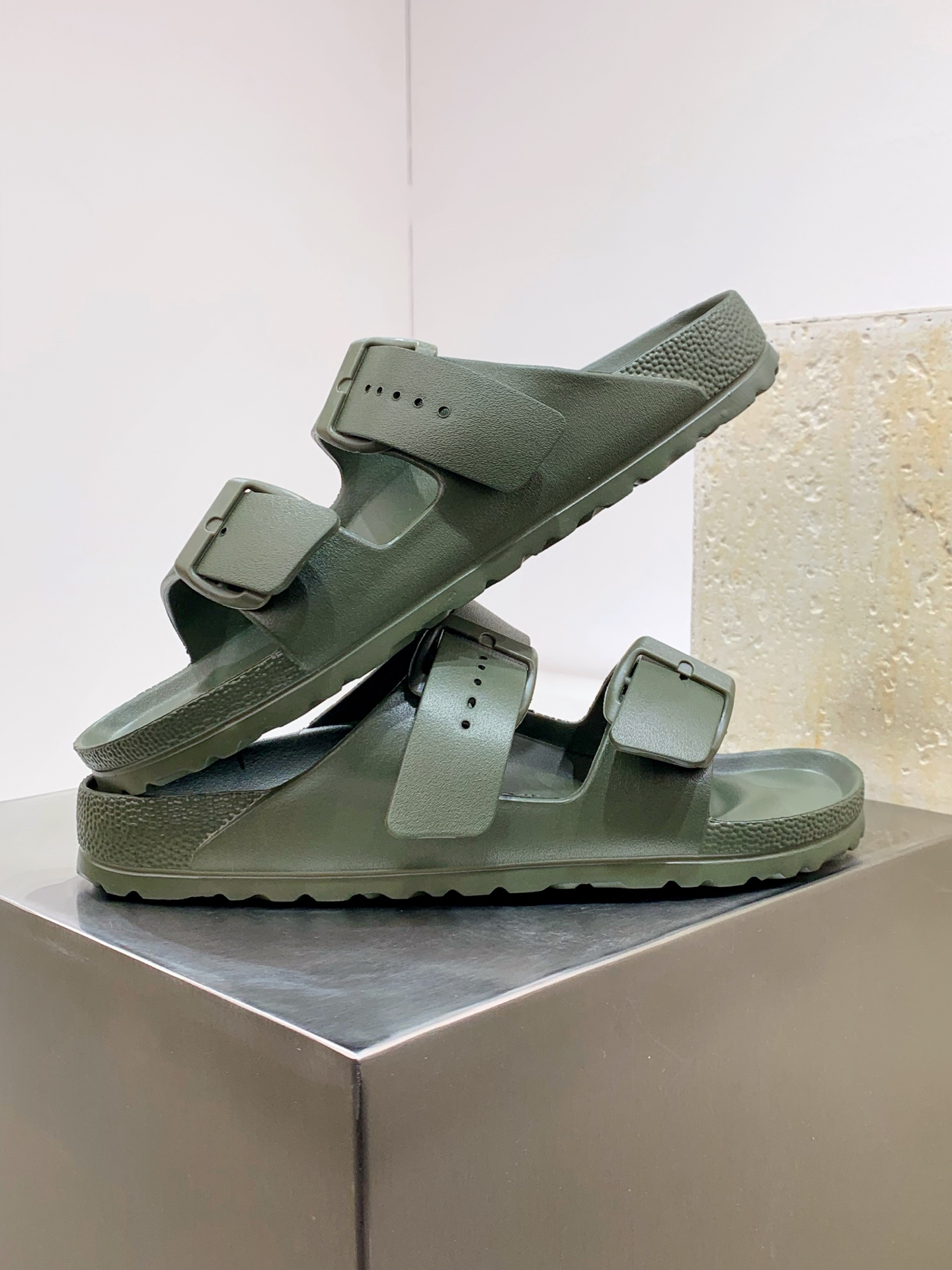 Calvin Klein Sandals S