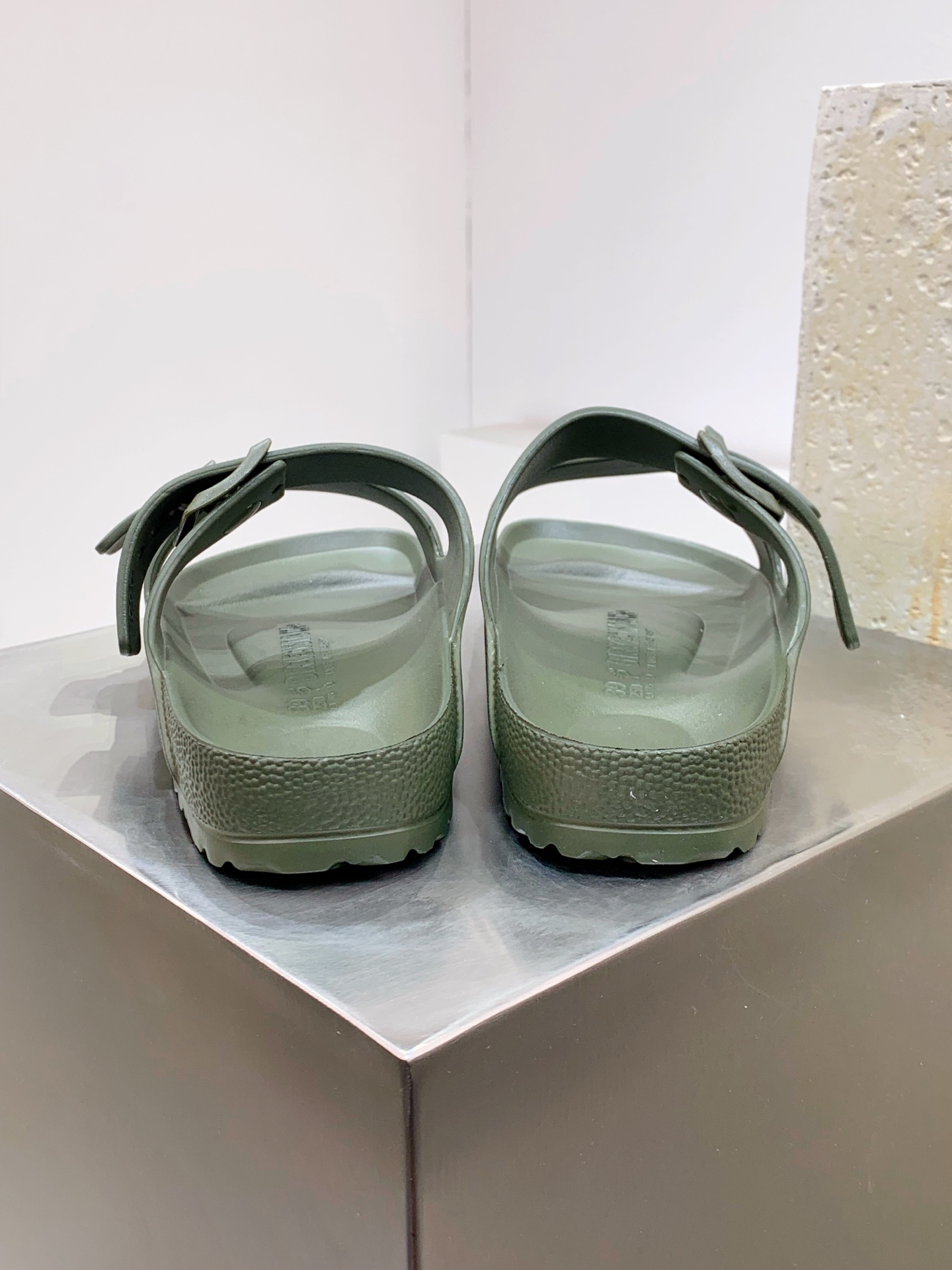 Calvin Klein Sandals S