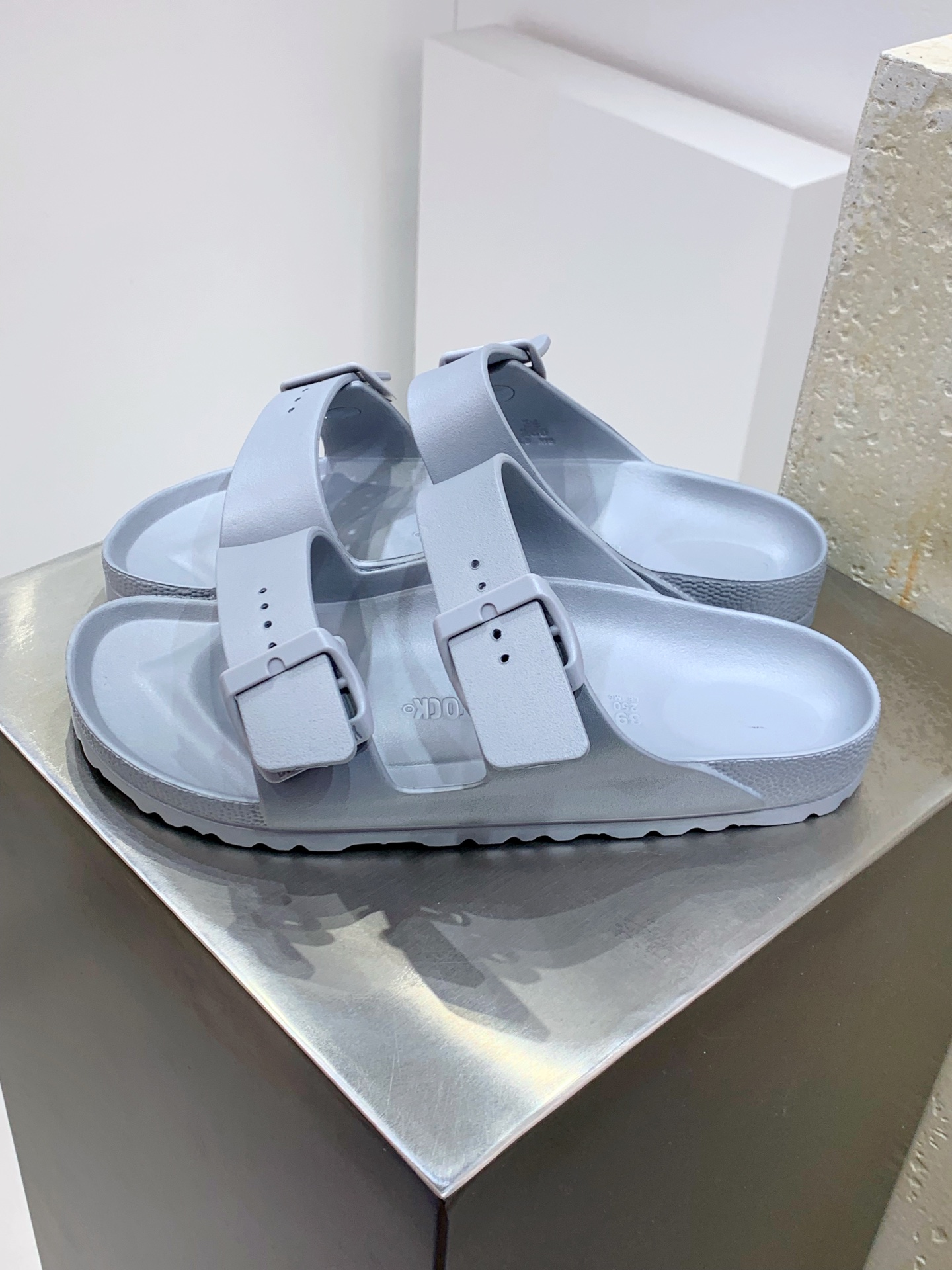 Calvin Klein Sandals S