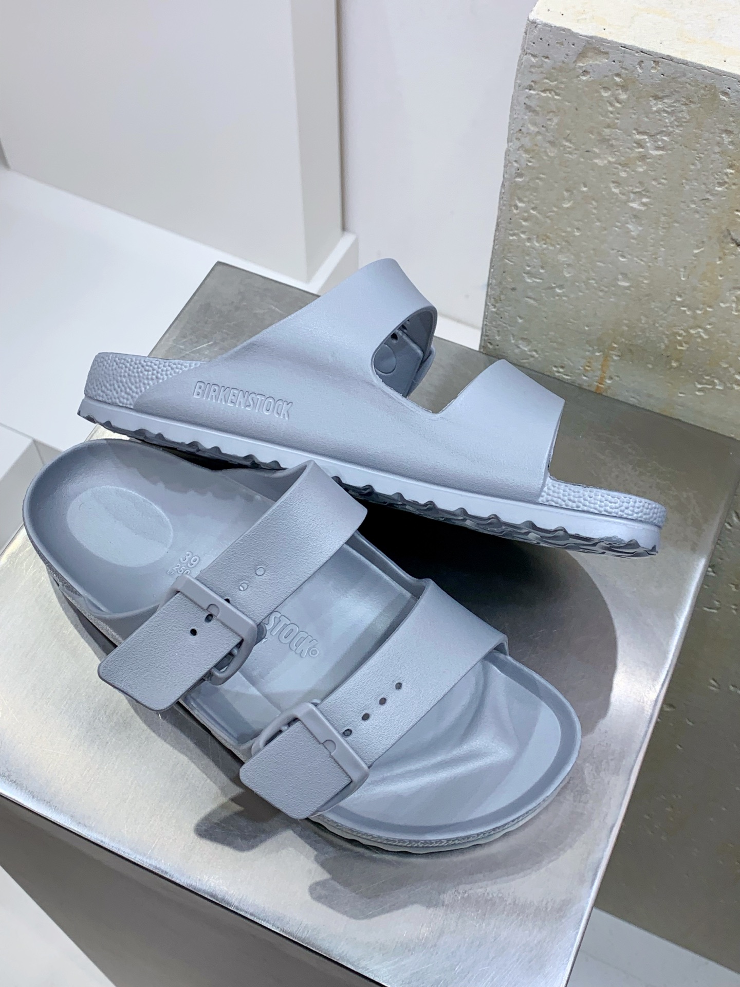 Calvin Klein Sandals S