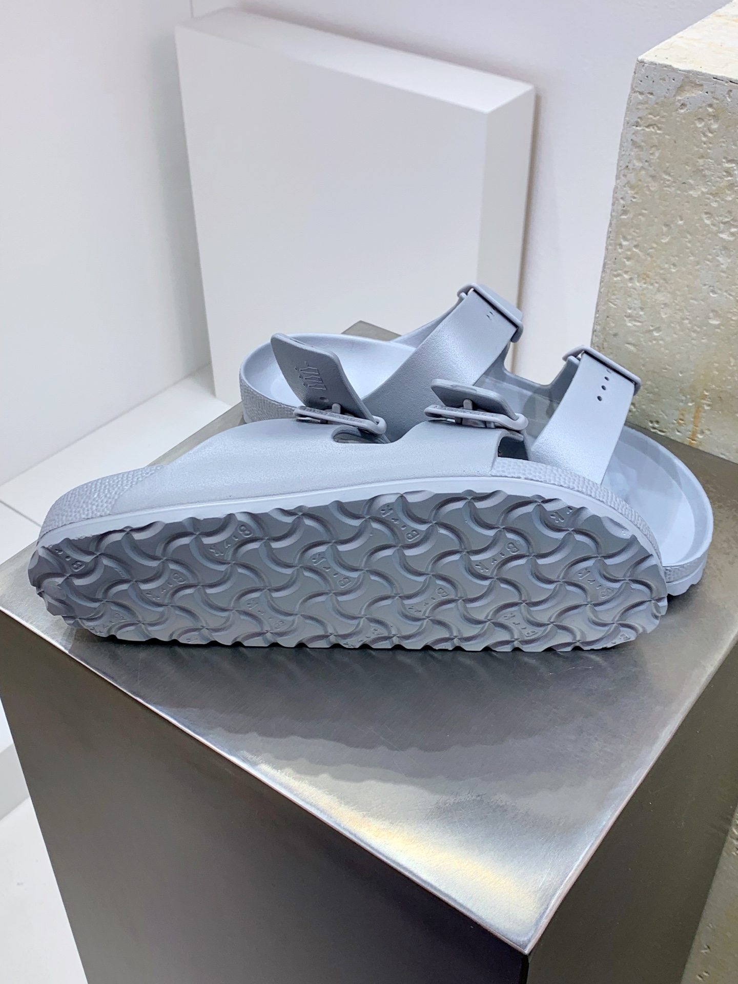 Calvin Klein Sandals S