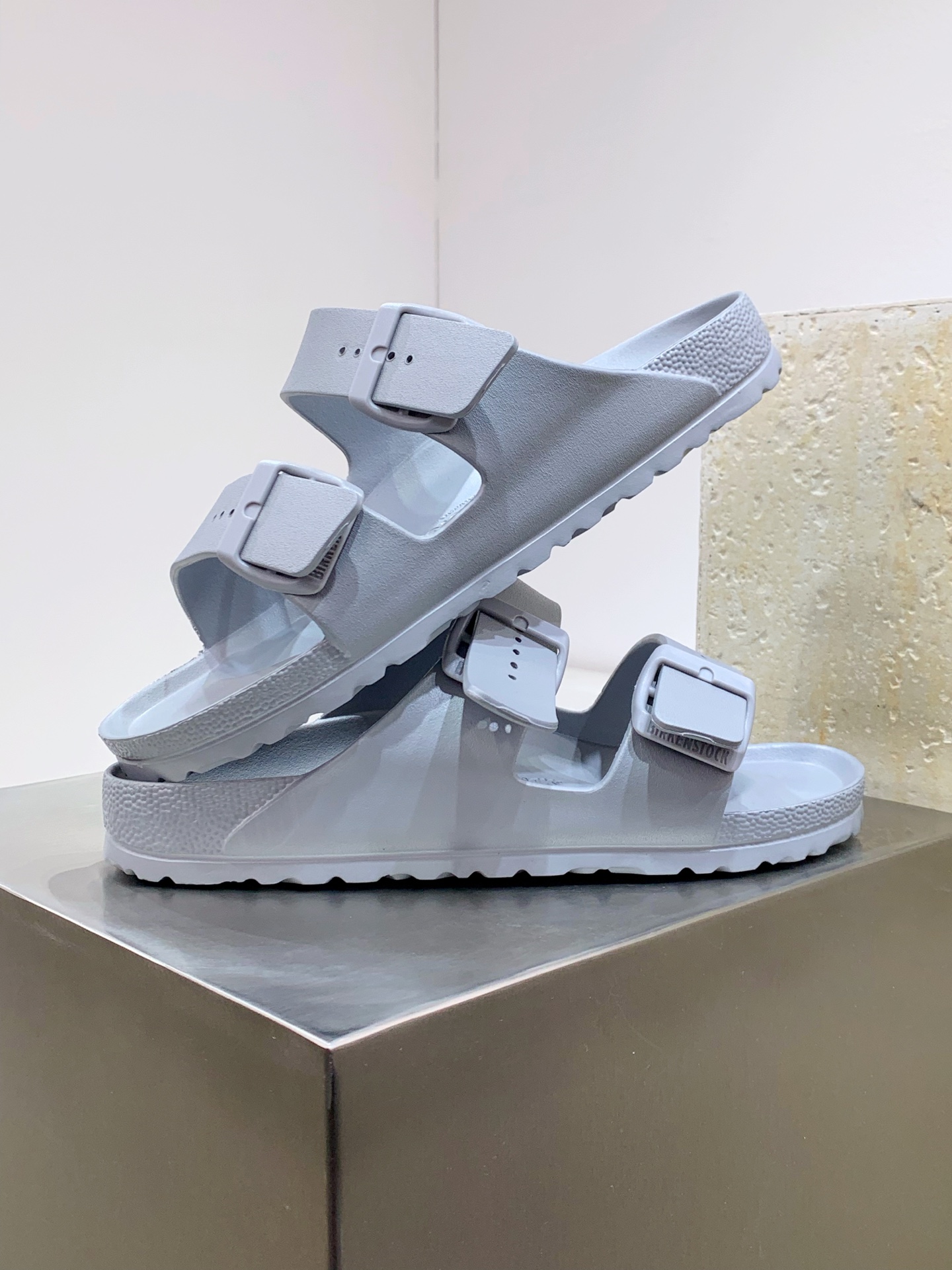 Calvin Klein Sandals S