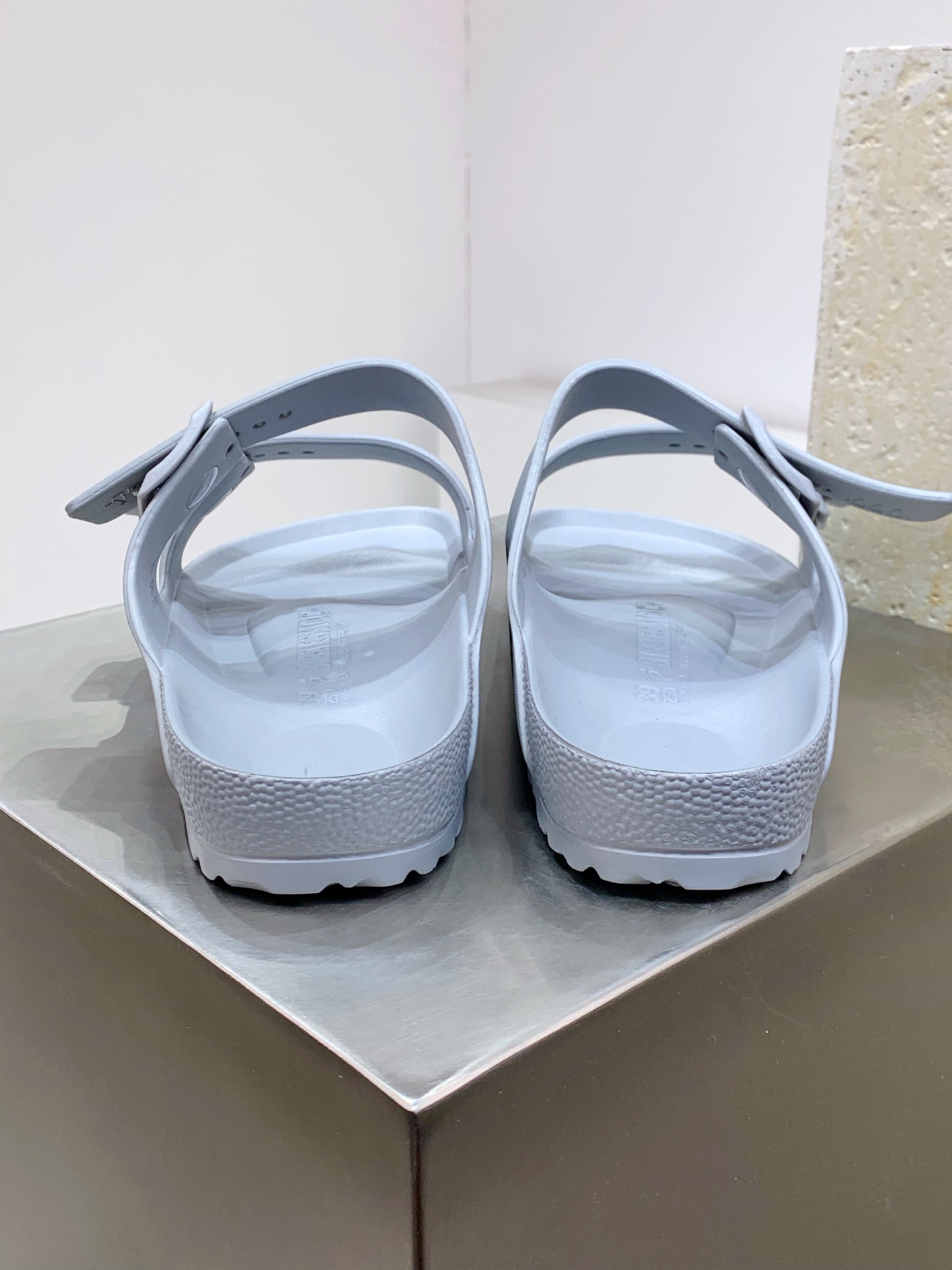 Calvin Klein Sandals S