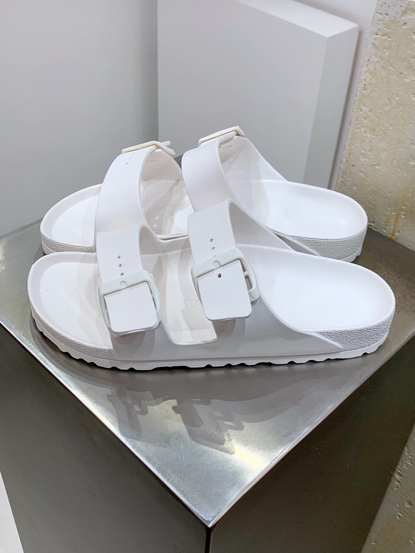 Calvin Klein Sandals S