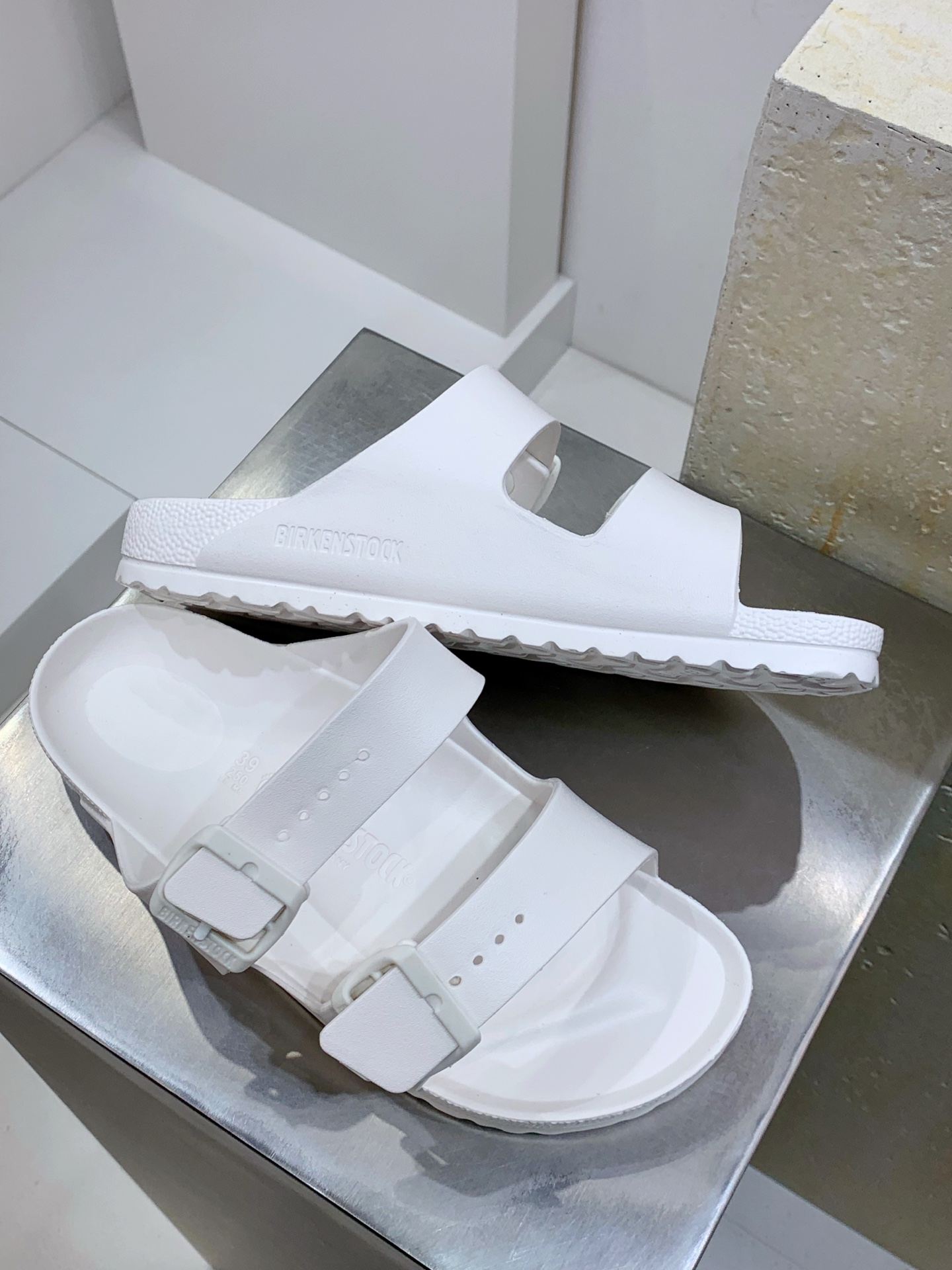 Calvin Klein Sandals S