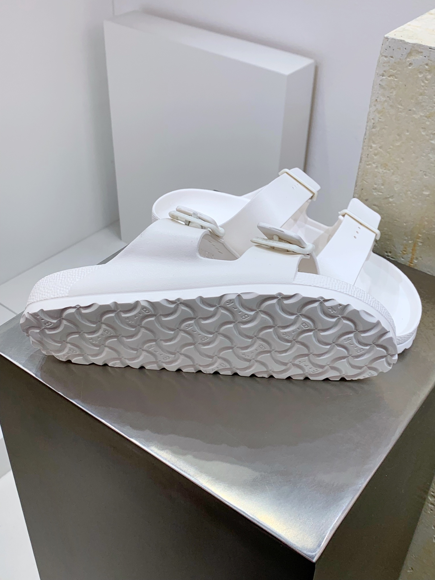 Calvin Klein Sandals S