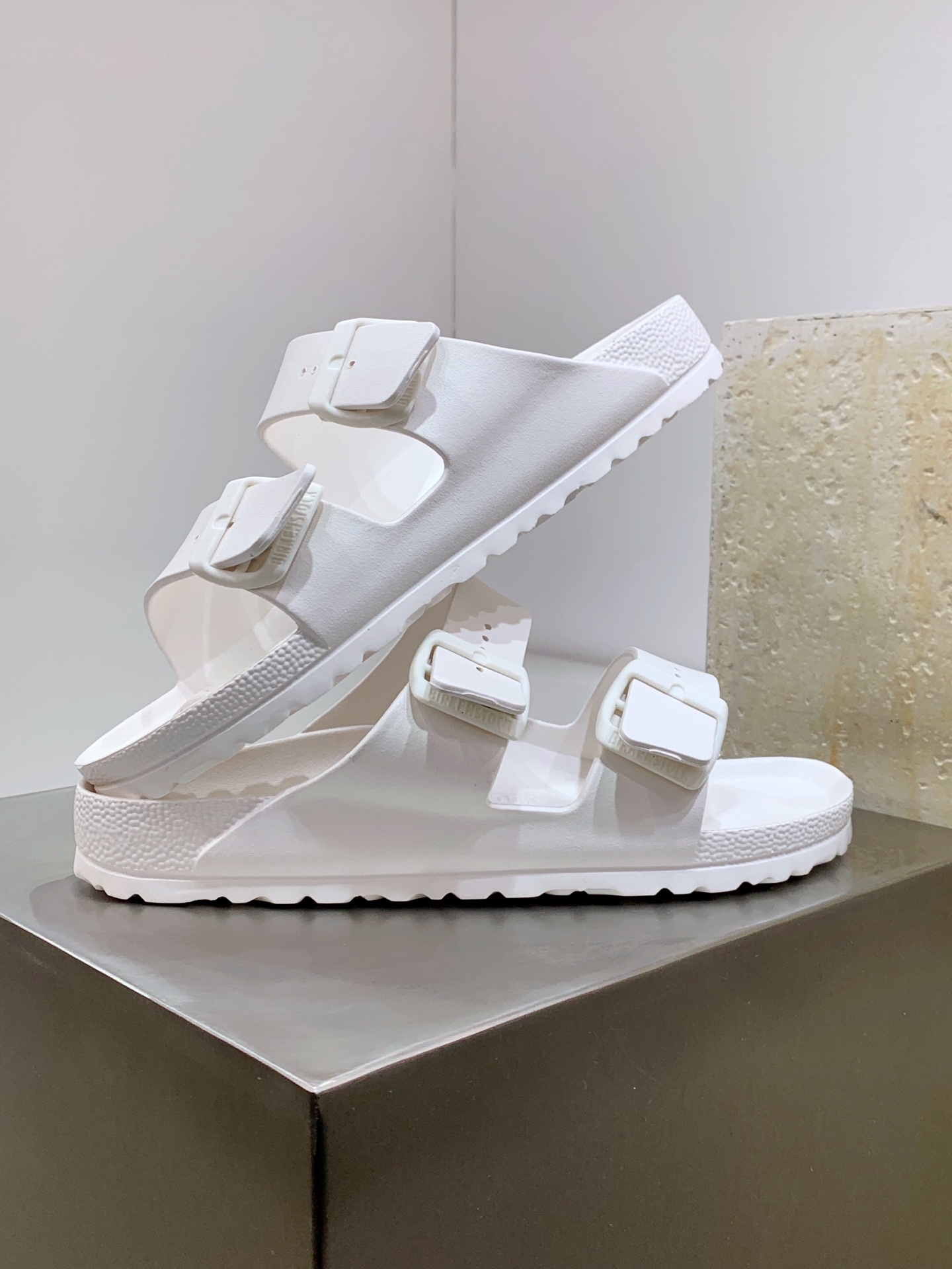 Calvin Klein Sandals S