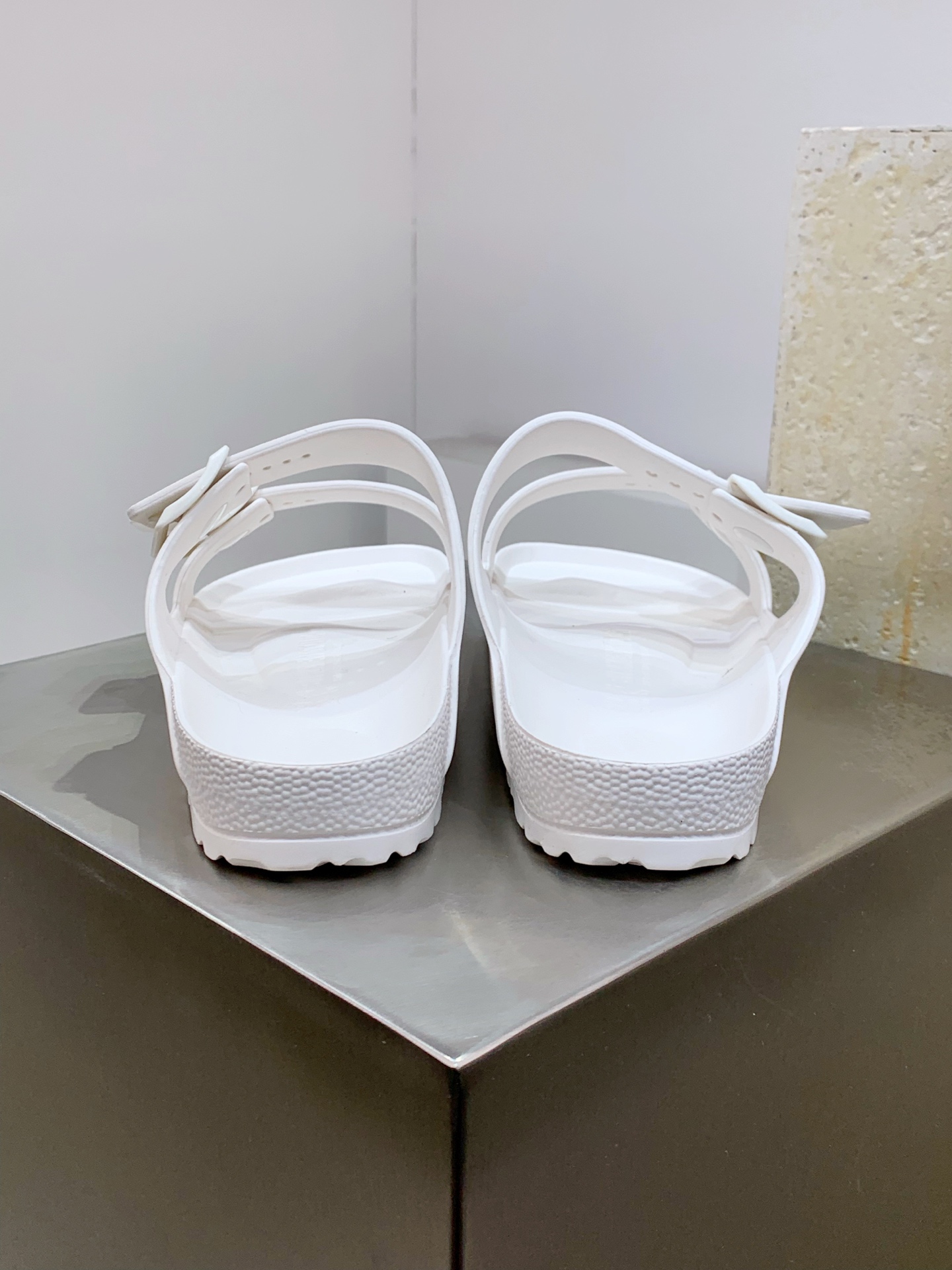 Calvin Klein Sandals S