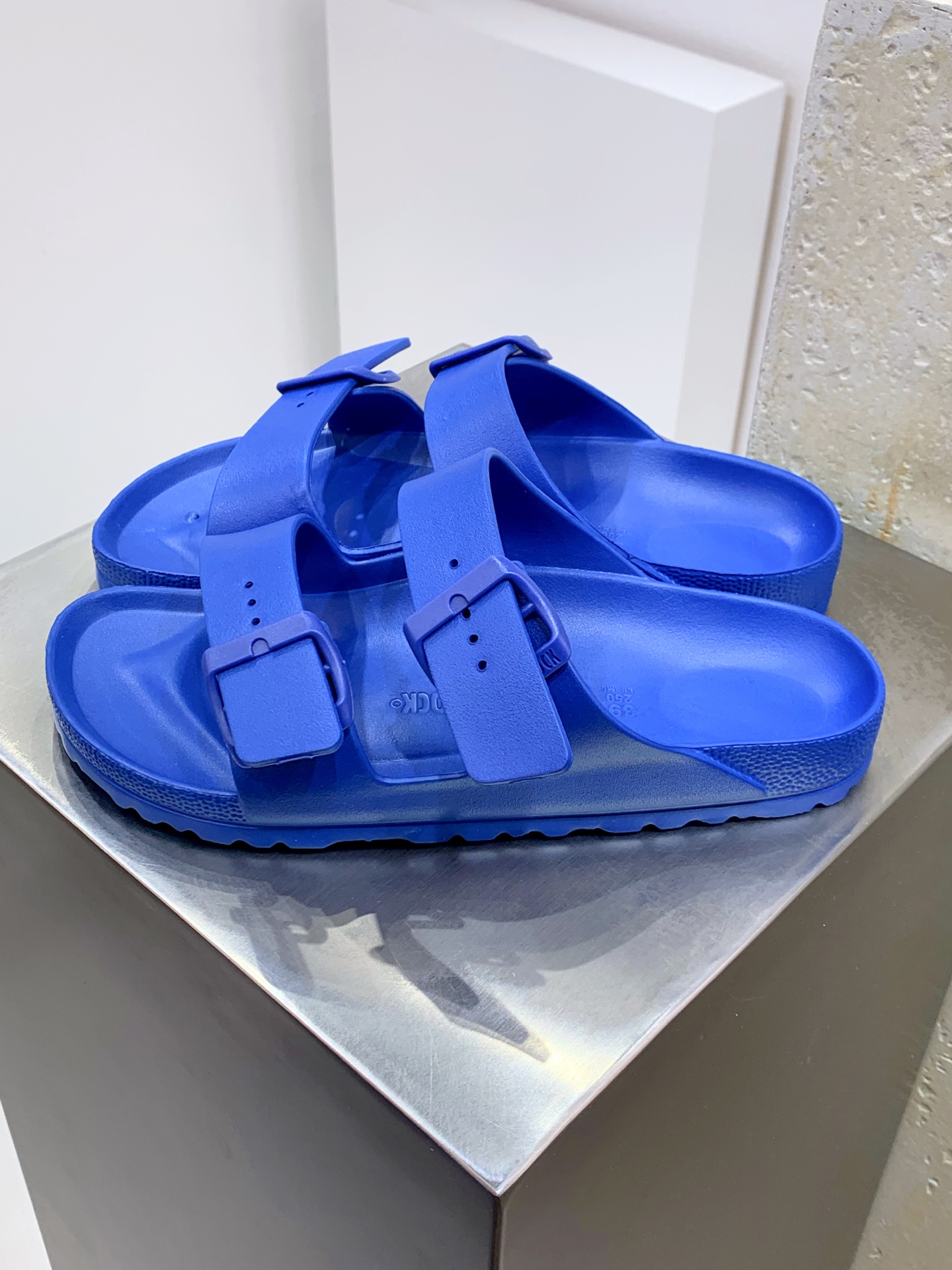 Calvin Klein Sandals S