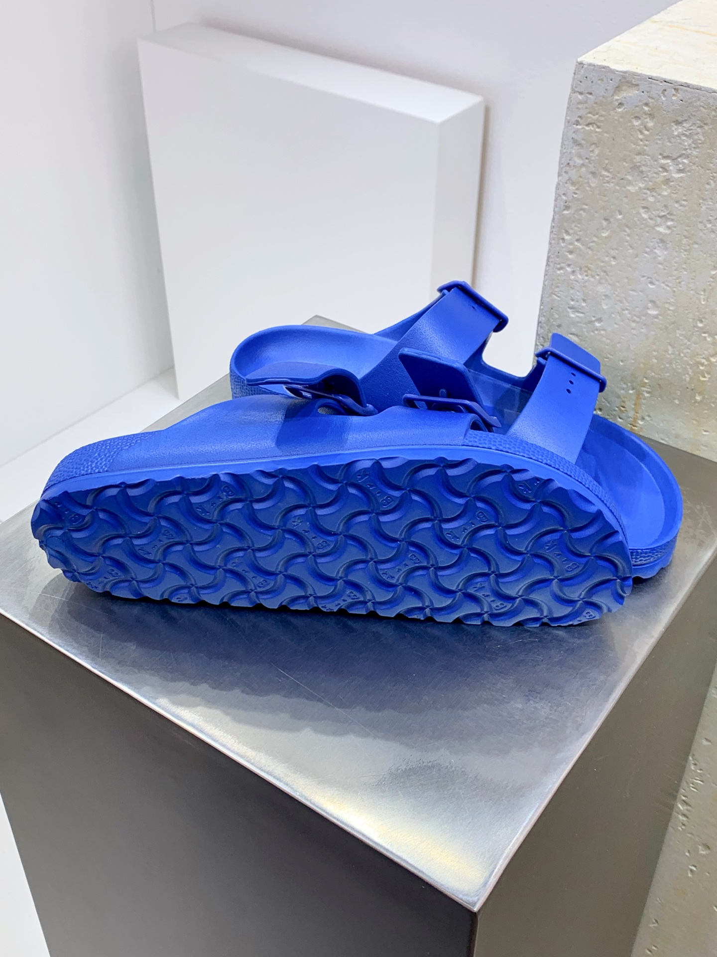 Calvin Klein Sandals S