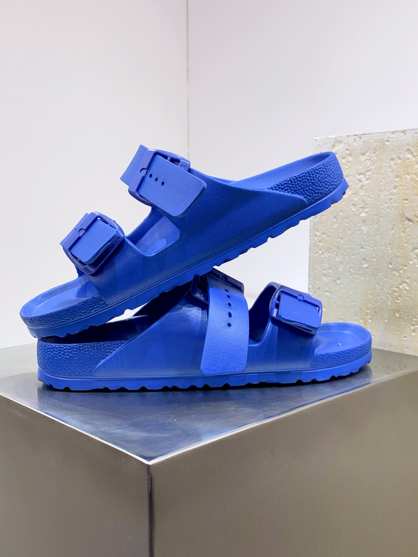 Calvin Klein Sandals S