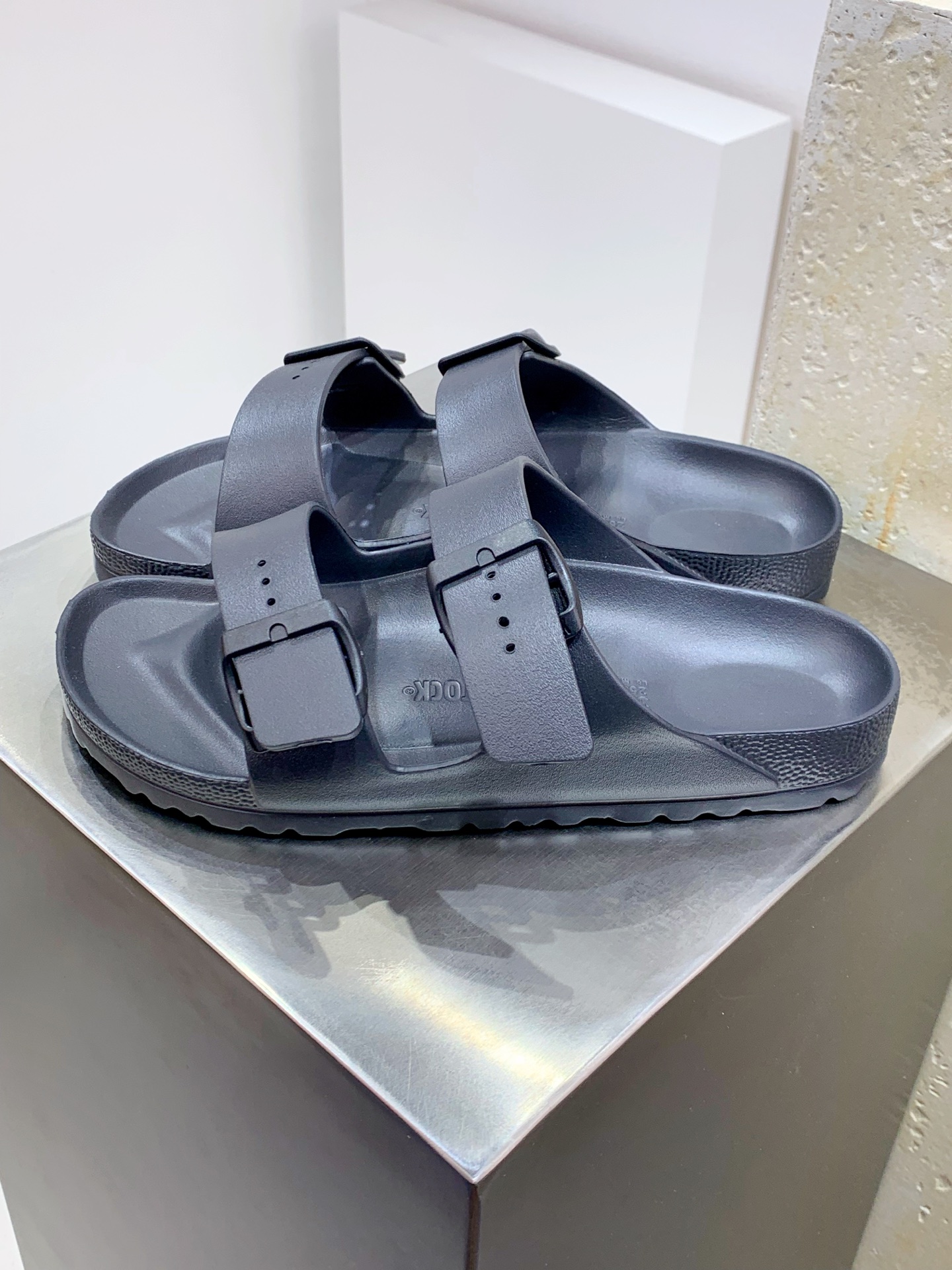 Calvin Klein Sandals S