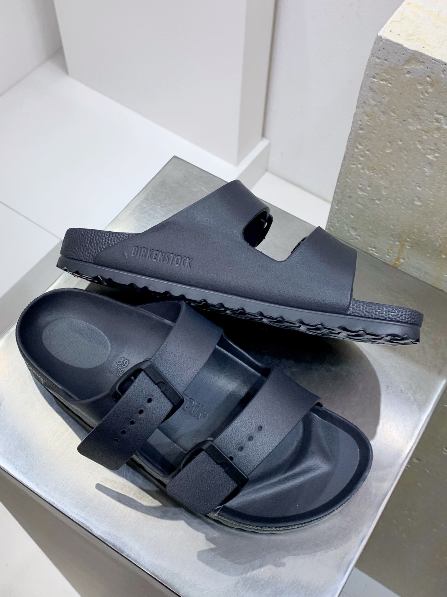 Calvin Klein Sandals S