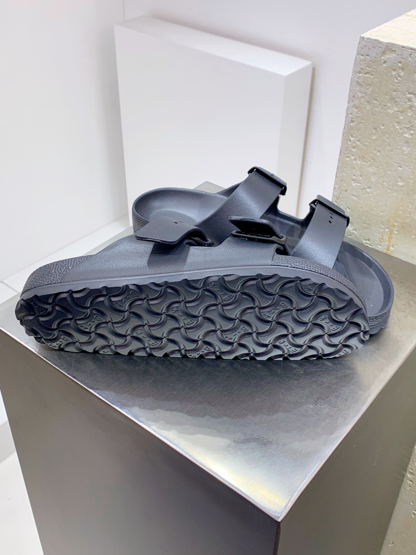 Calvin Klein Sandals S