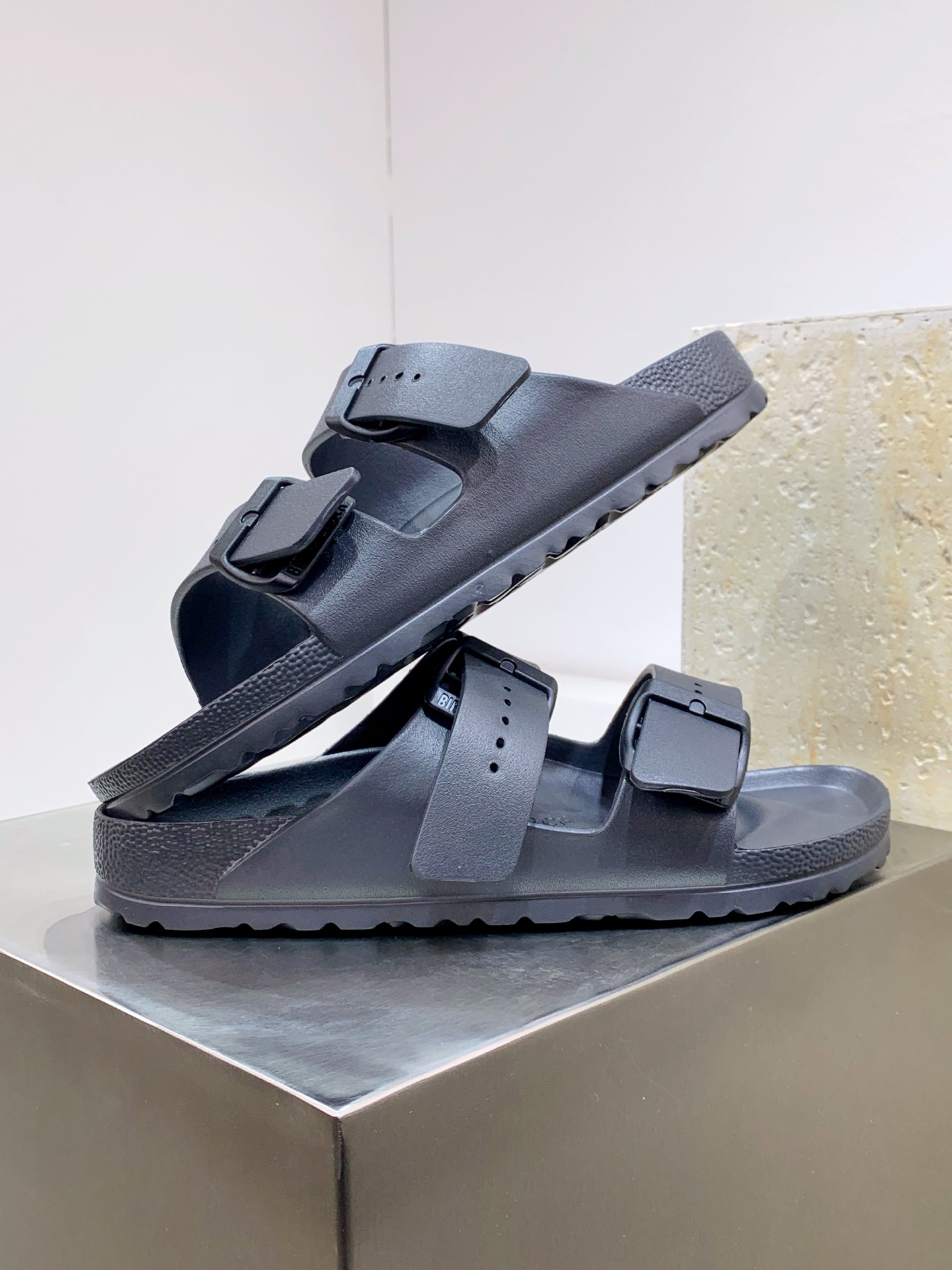 Calvin Klein Sandals S