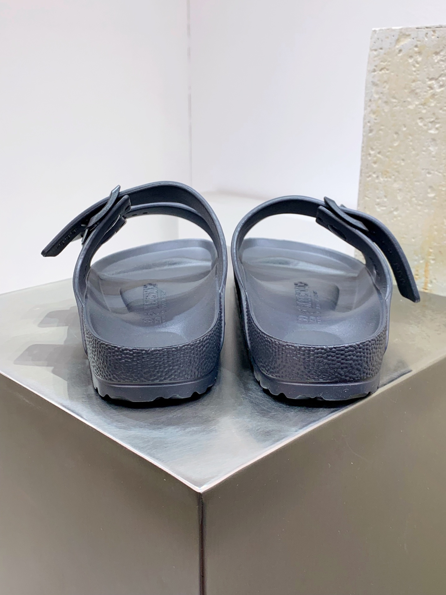 Calvin Klein Sandals S