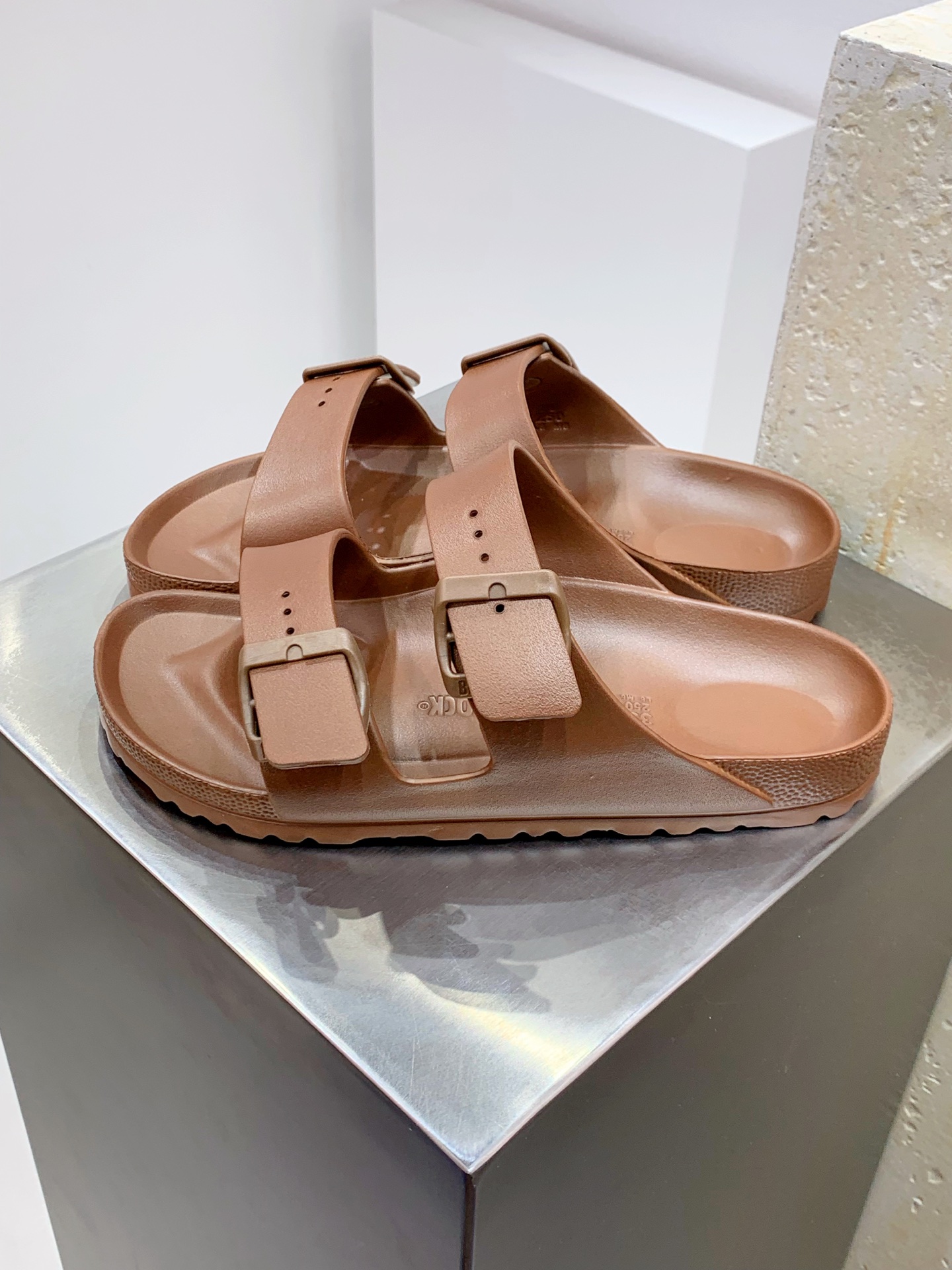 Calvin Klein Sandals S