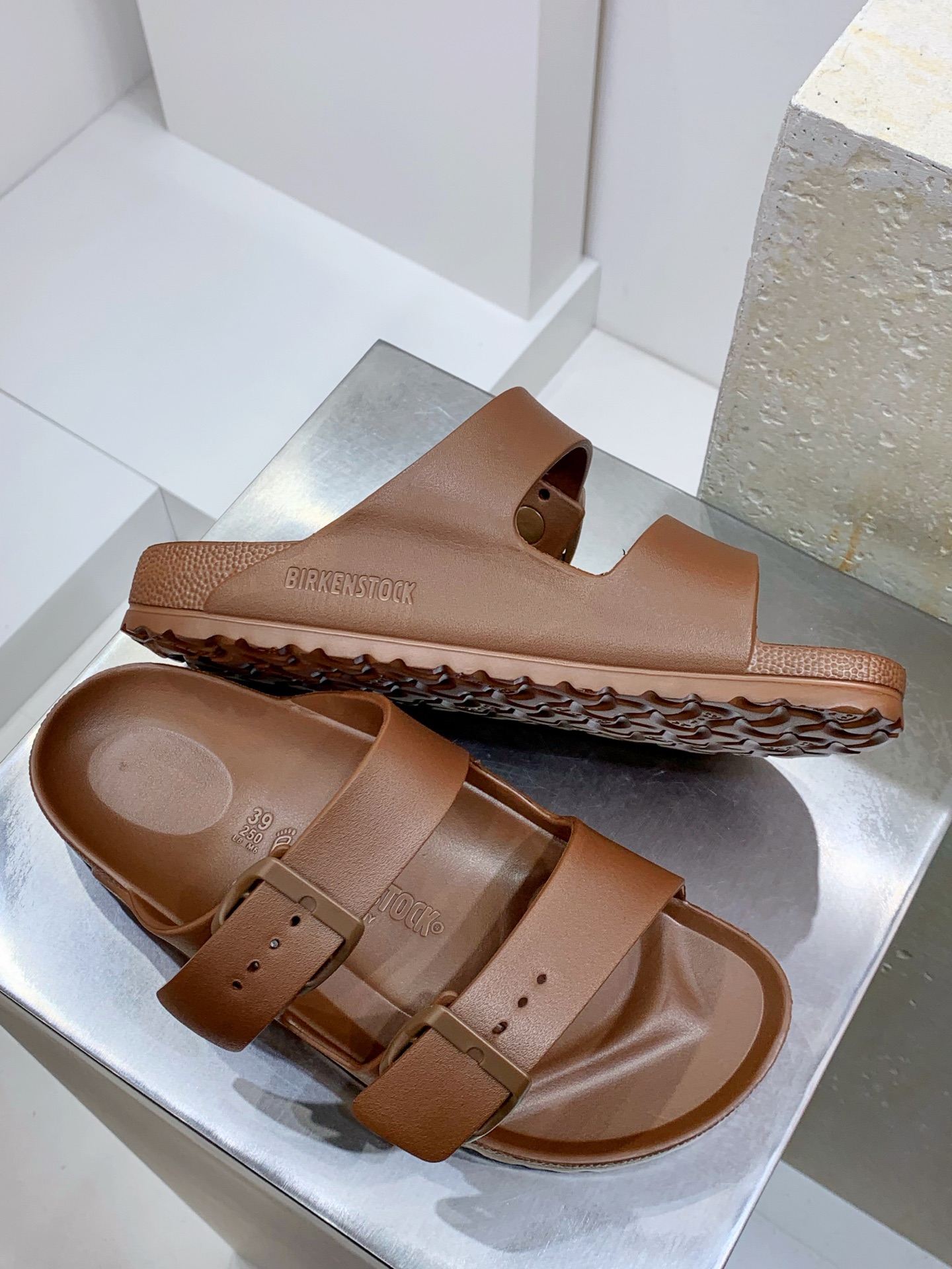 Calvin Klein Sandals S