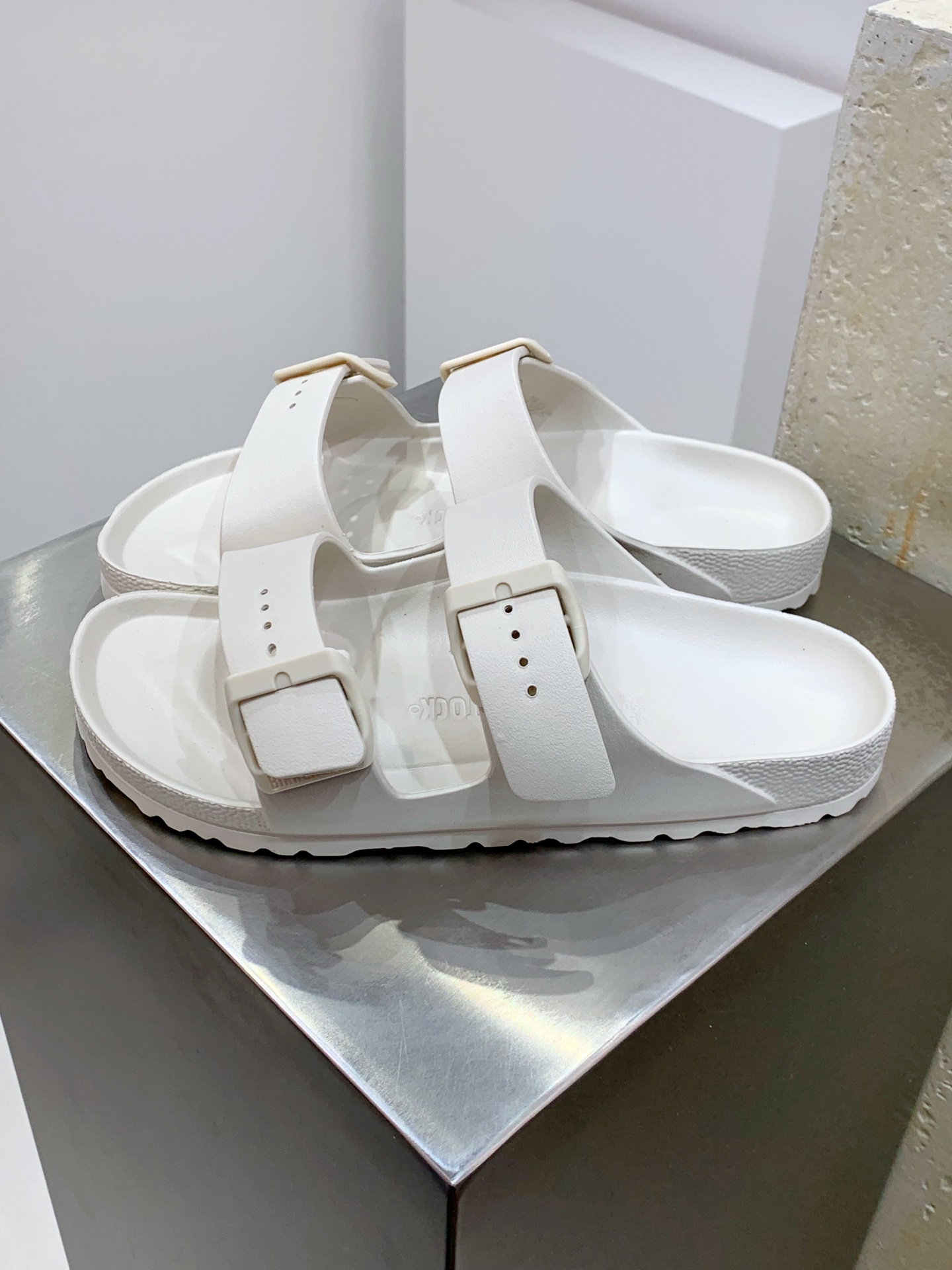 Calvin Klein Sandals S