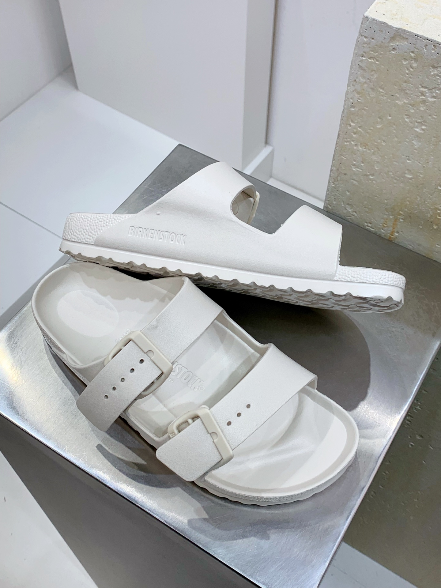 Calvin Klein Sandals S