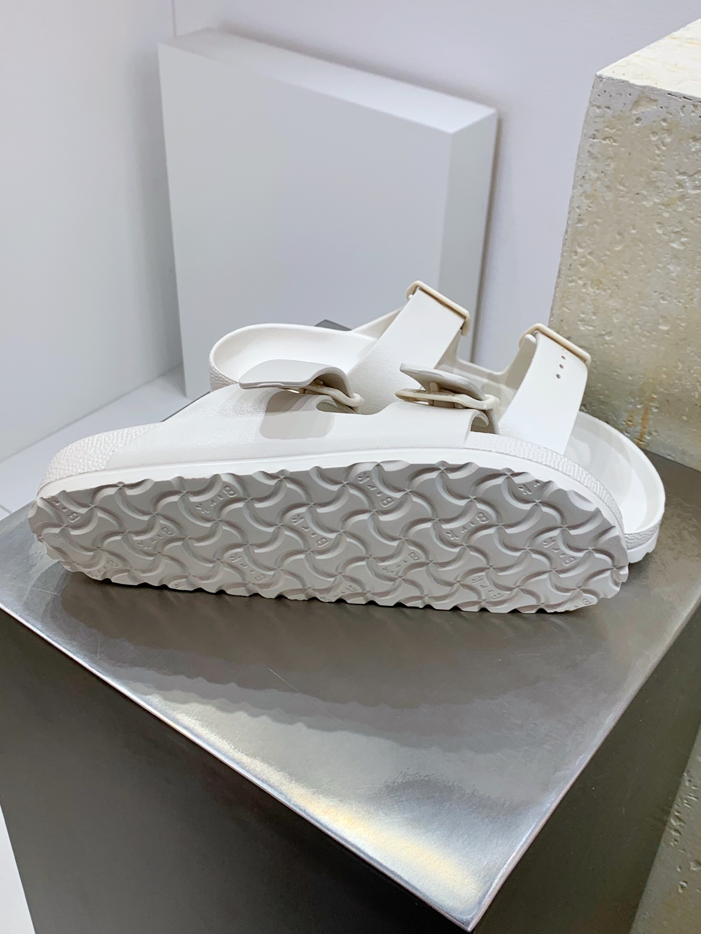 Calvin Klein Sandals S