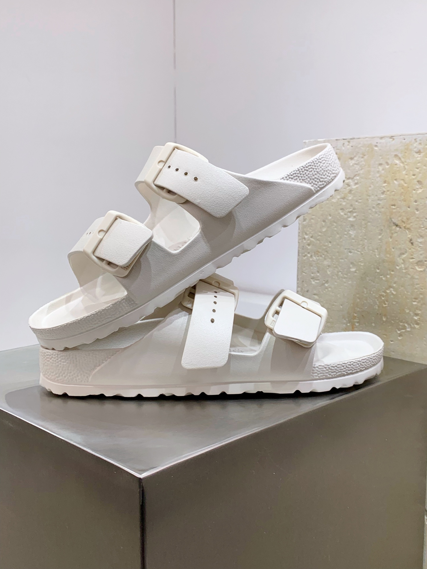 Calvin Klein Sandals S