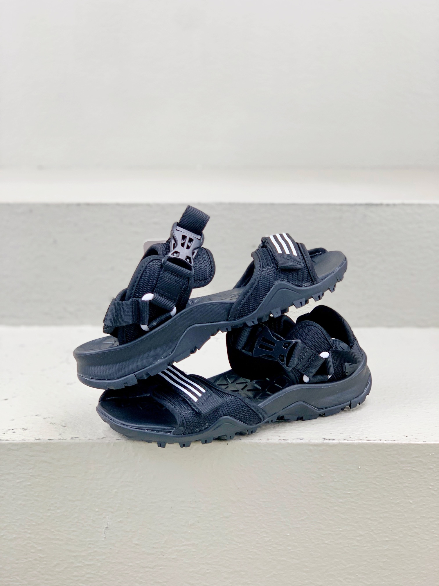 Adidas Sandals Black L-s