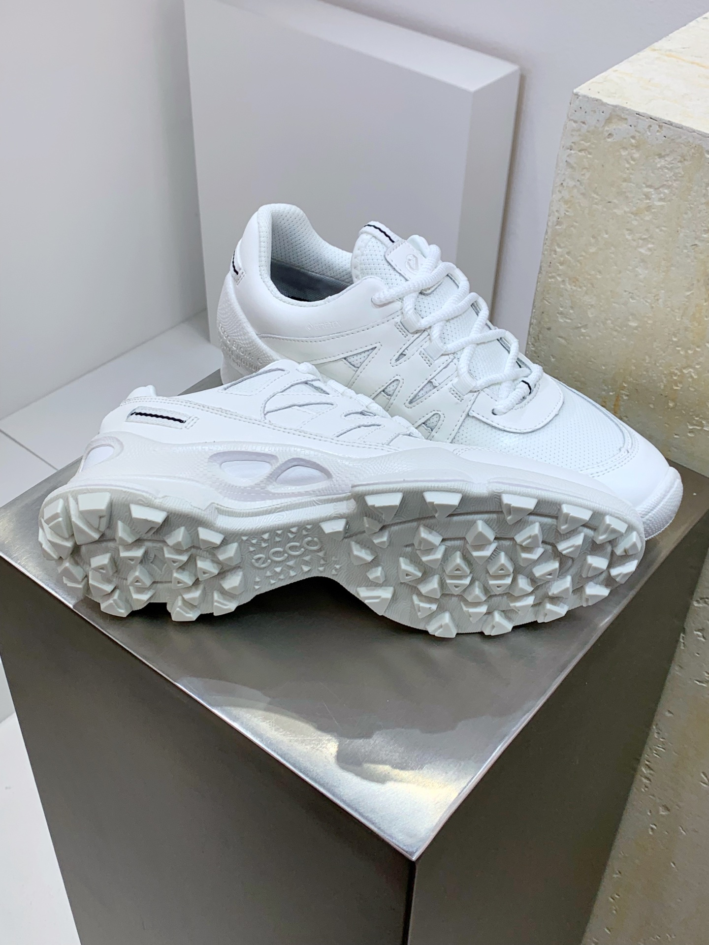 Basic Shoes Breathable L