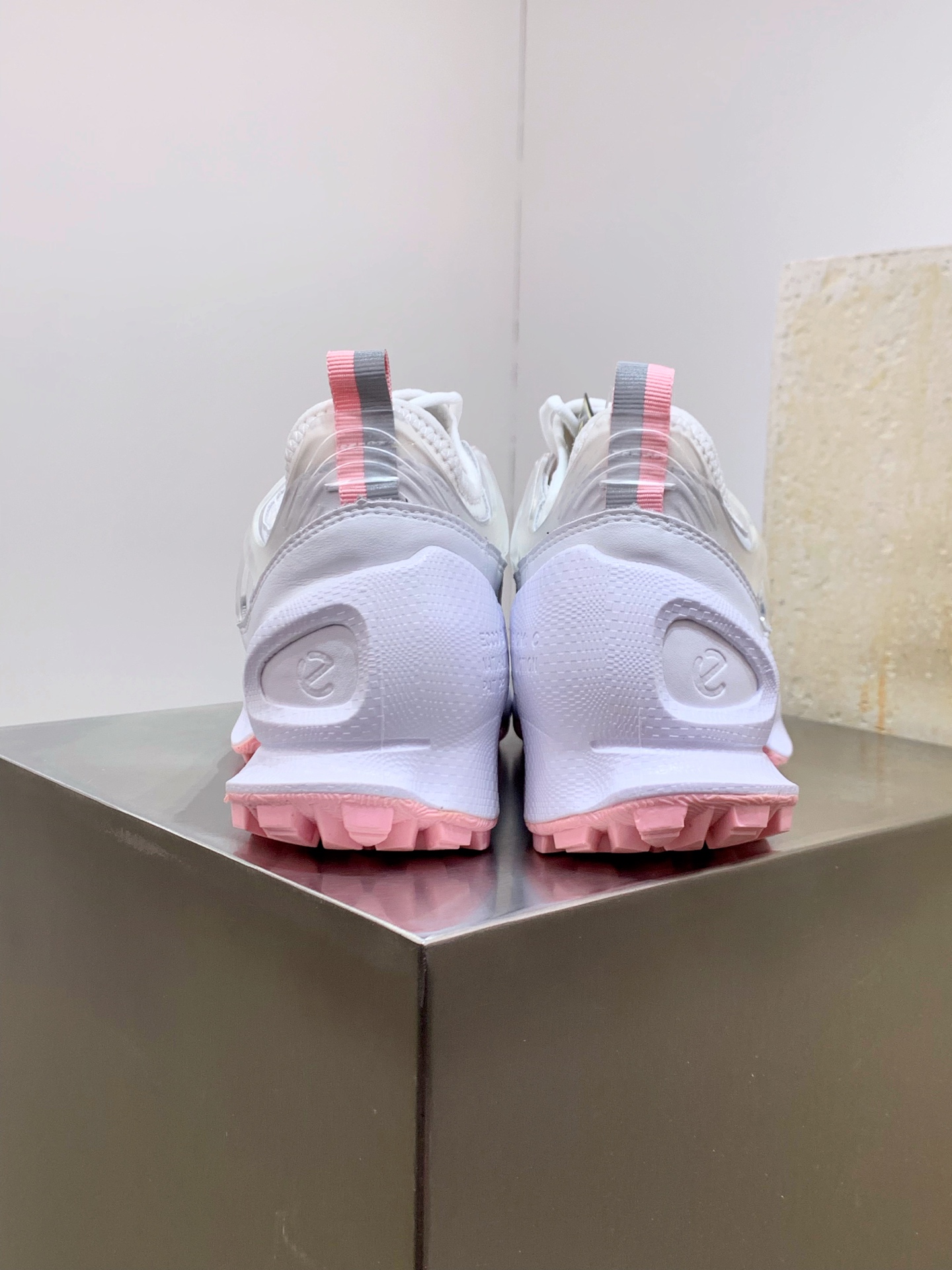 Basic Shoes Breathable L