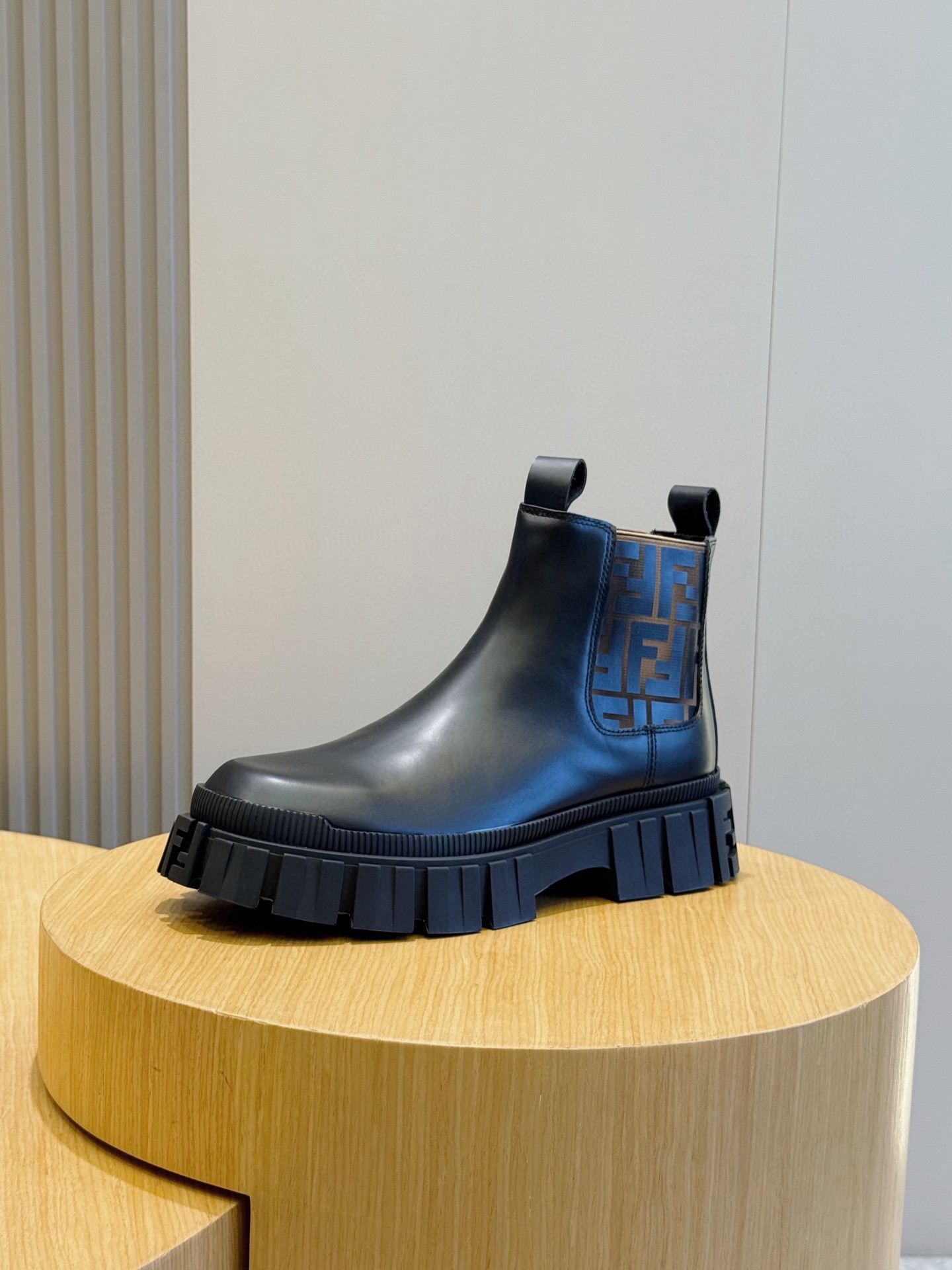 Fendi Basic Shoes Black S