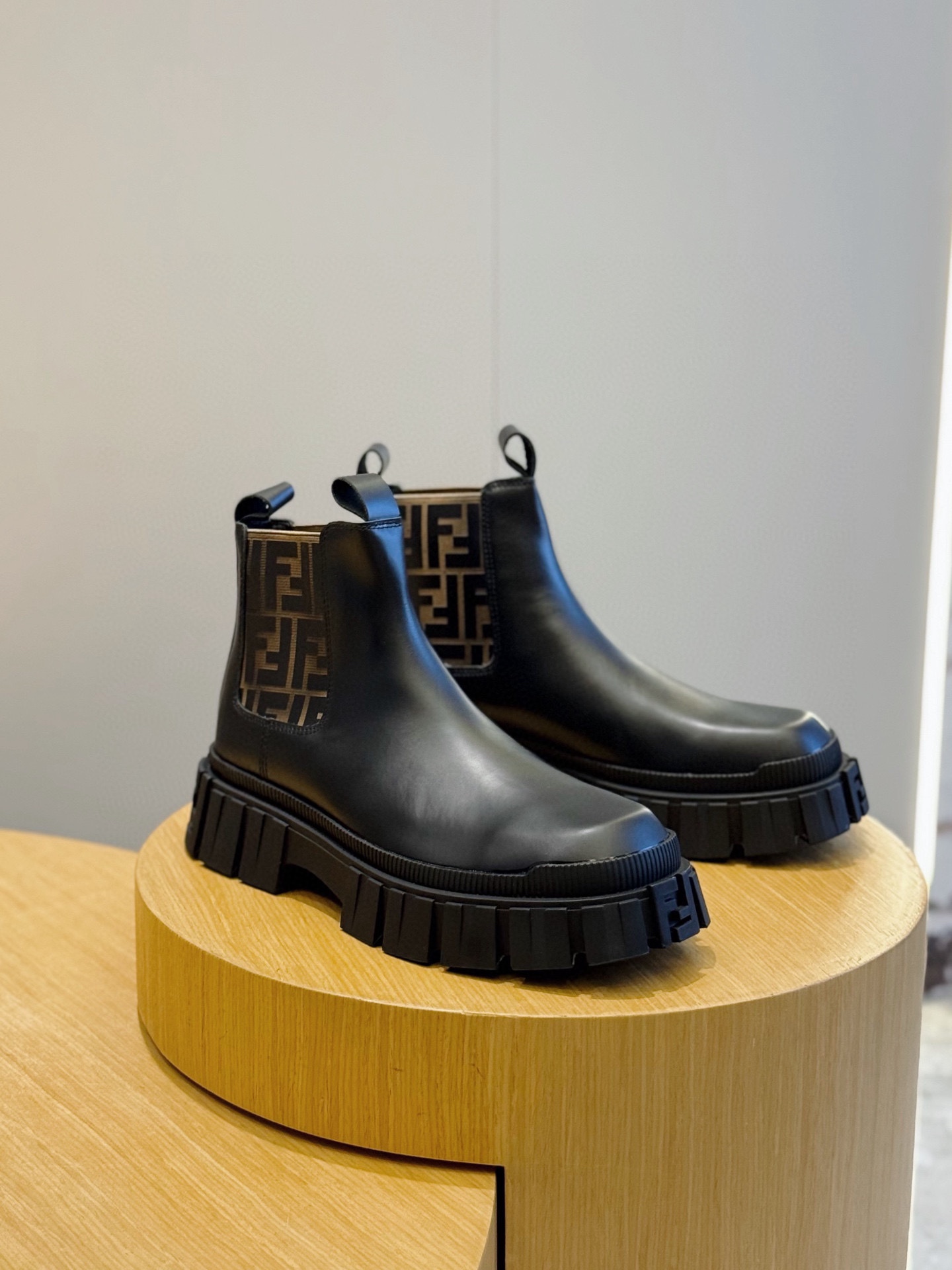 Fendi Basic Shoes Black S