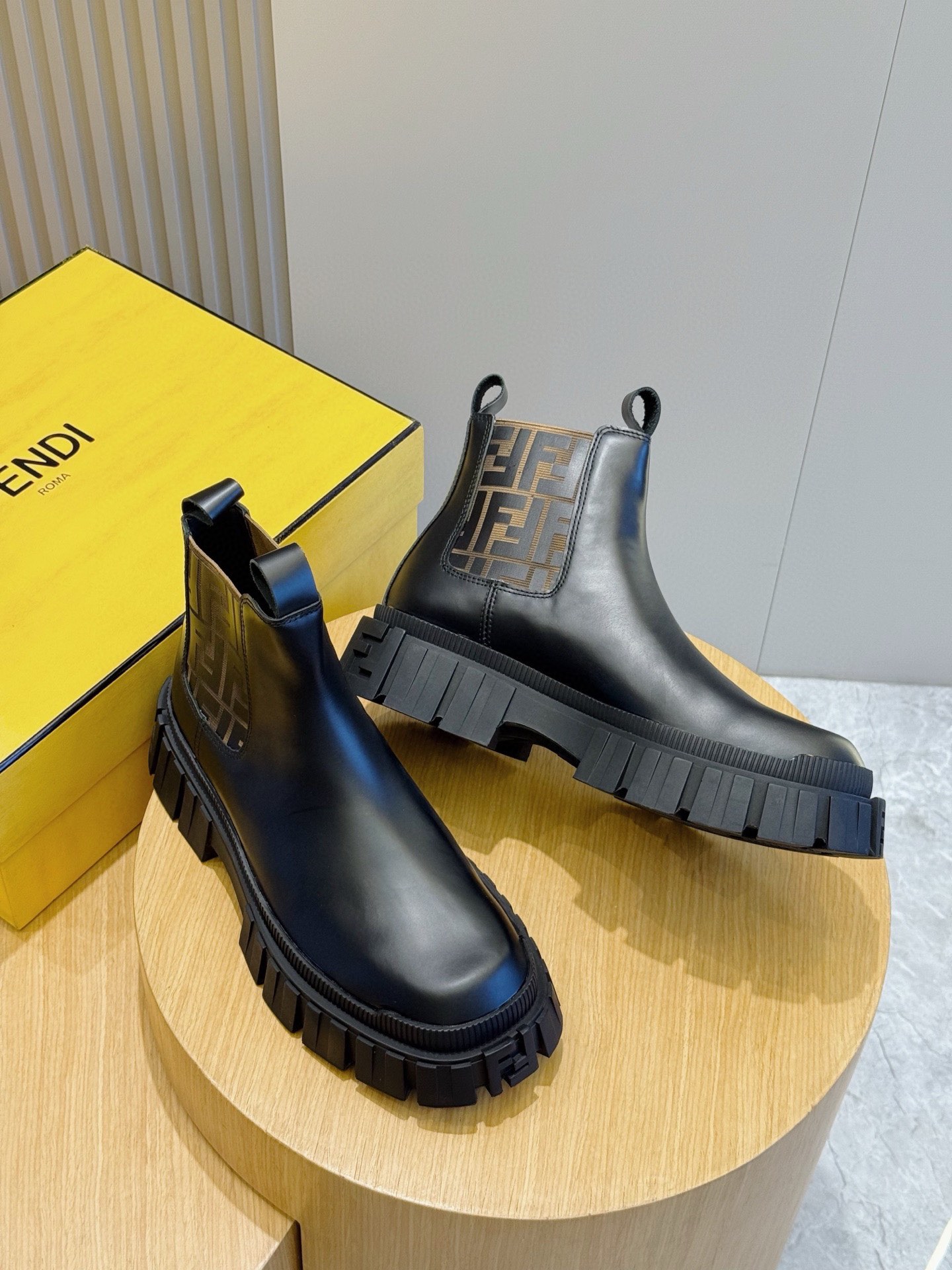 Fendi Basic Shoes Black S