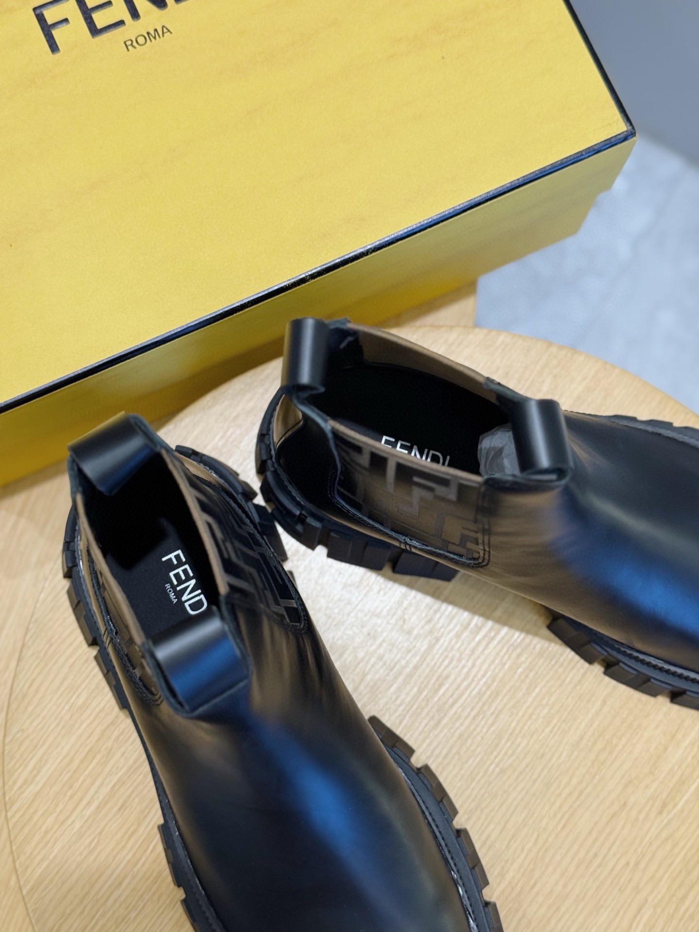 Fendi Basic Shoes Black S