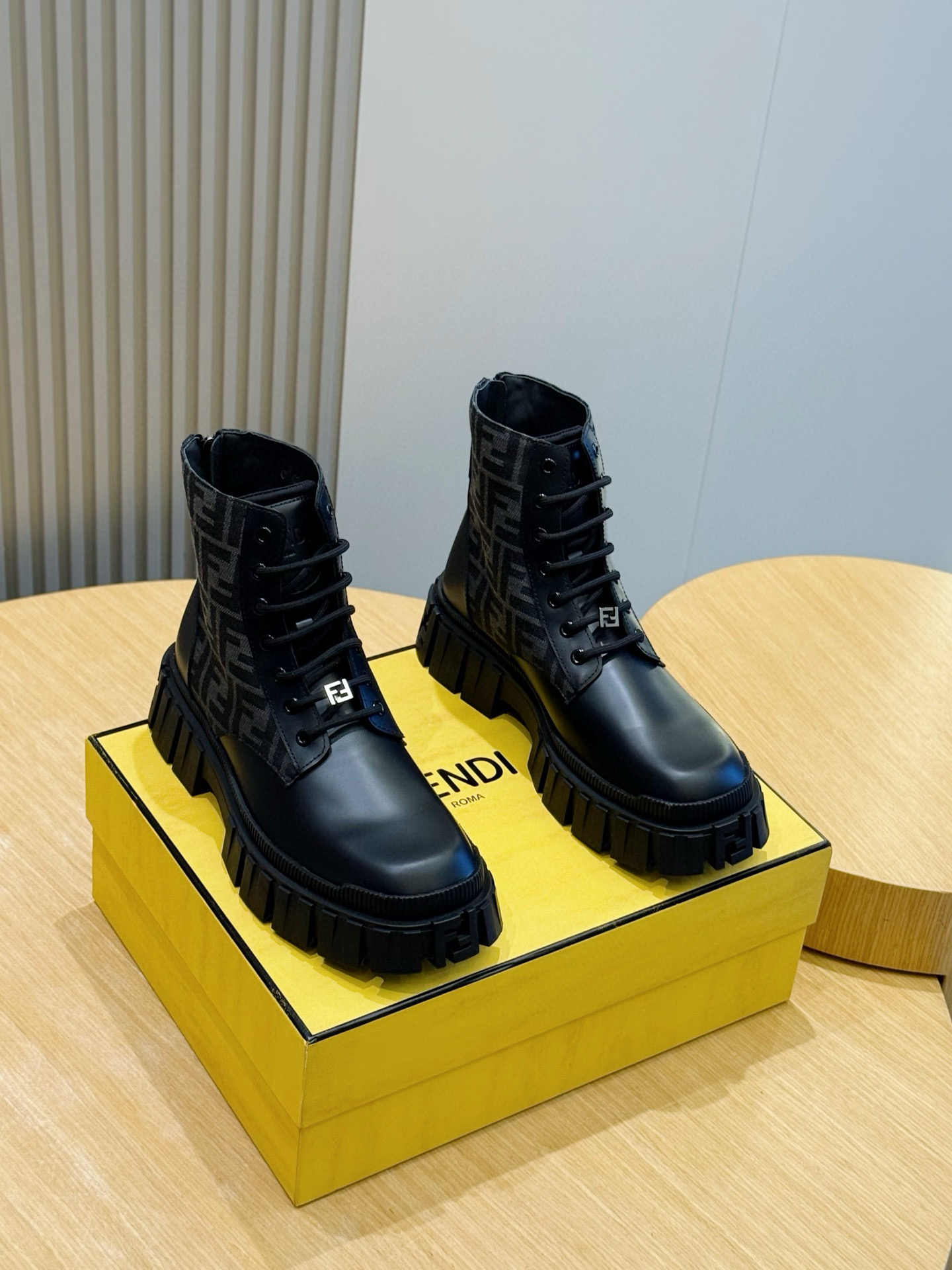 Fendi Basic Shoes Black S