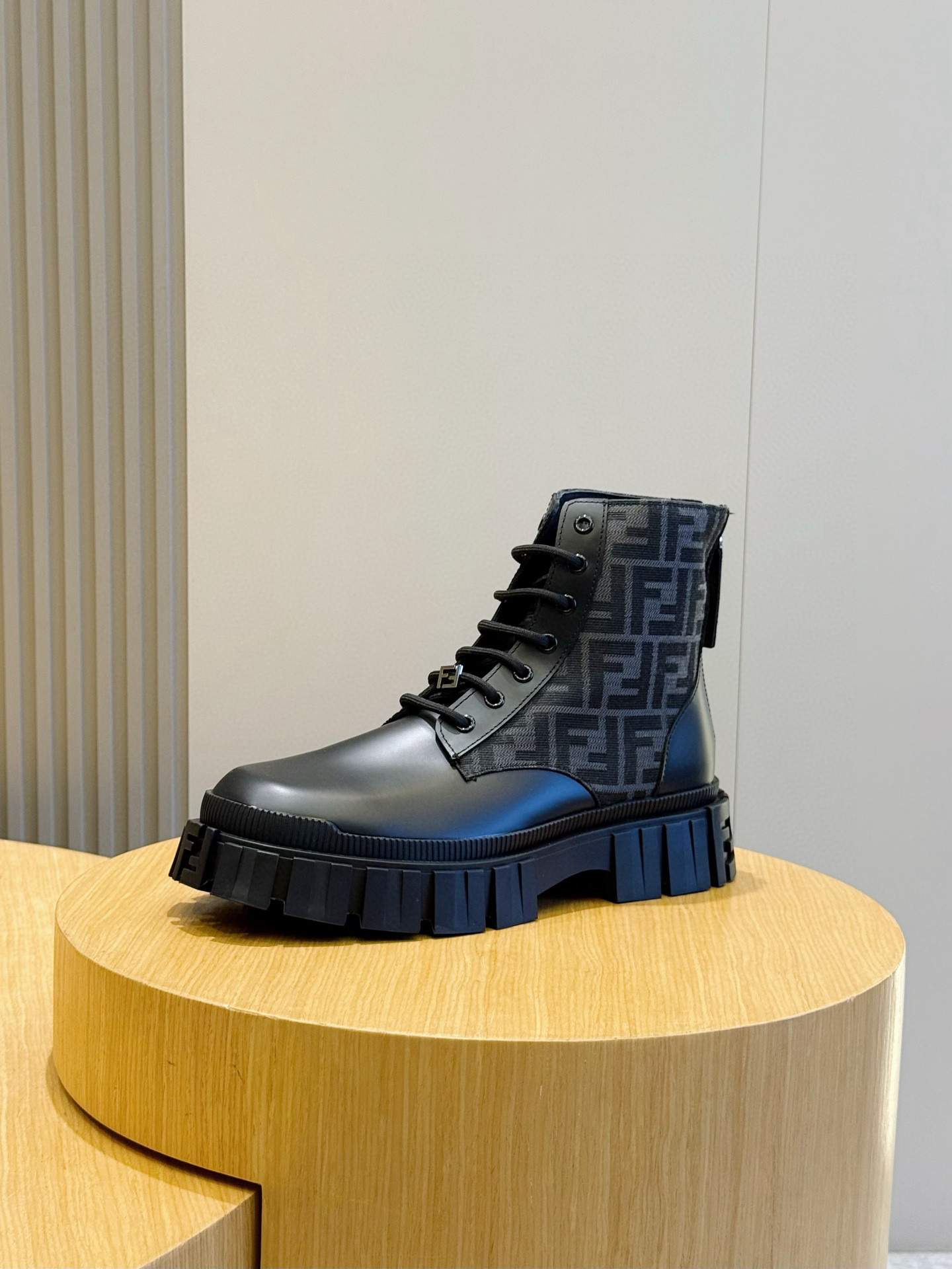 Fendi Basic Shoes Black S