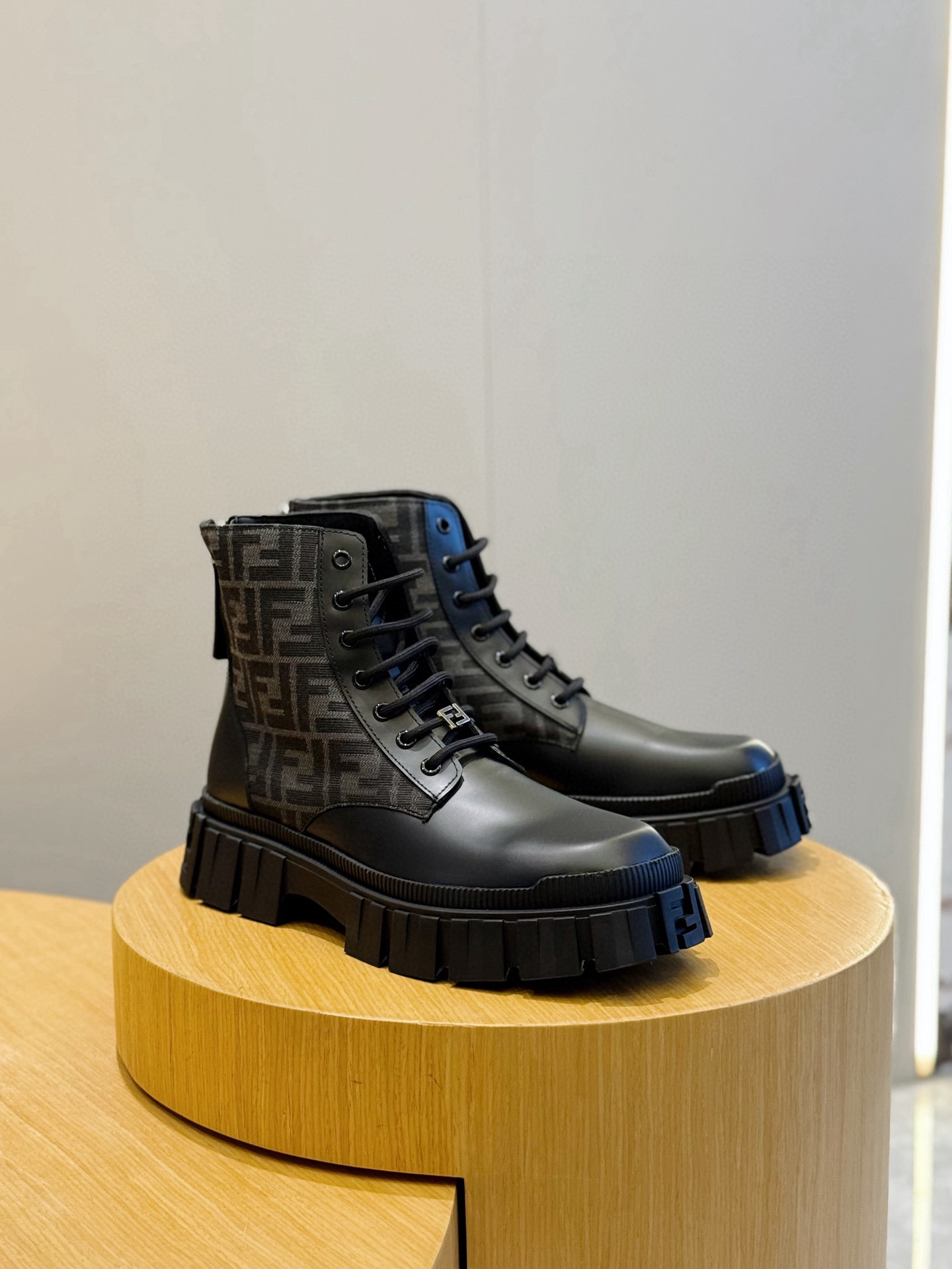 Fendi Basic Shoes Black S