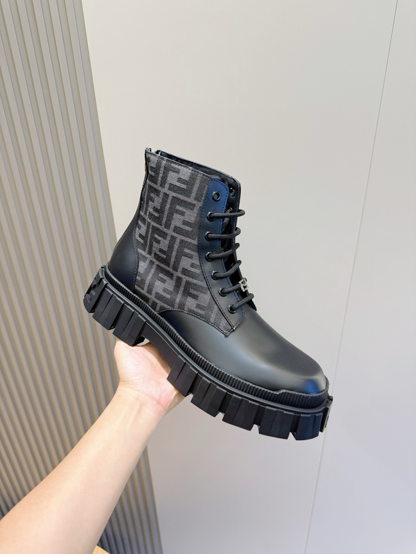 Fendi Basic Shoes Black S