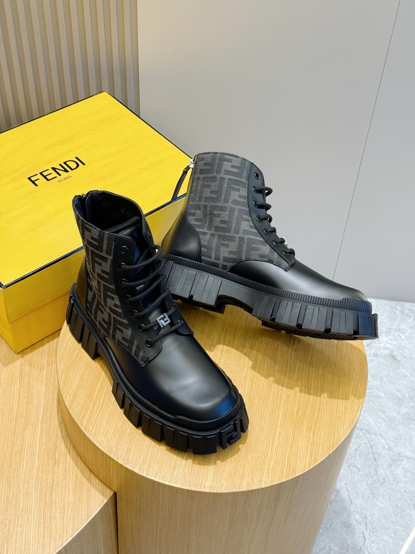 Fendi Basic Shoes Black S