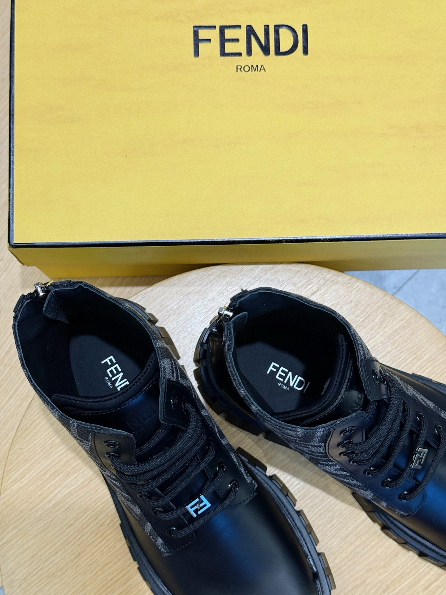 Fendi Basic Shoes Black S