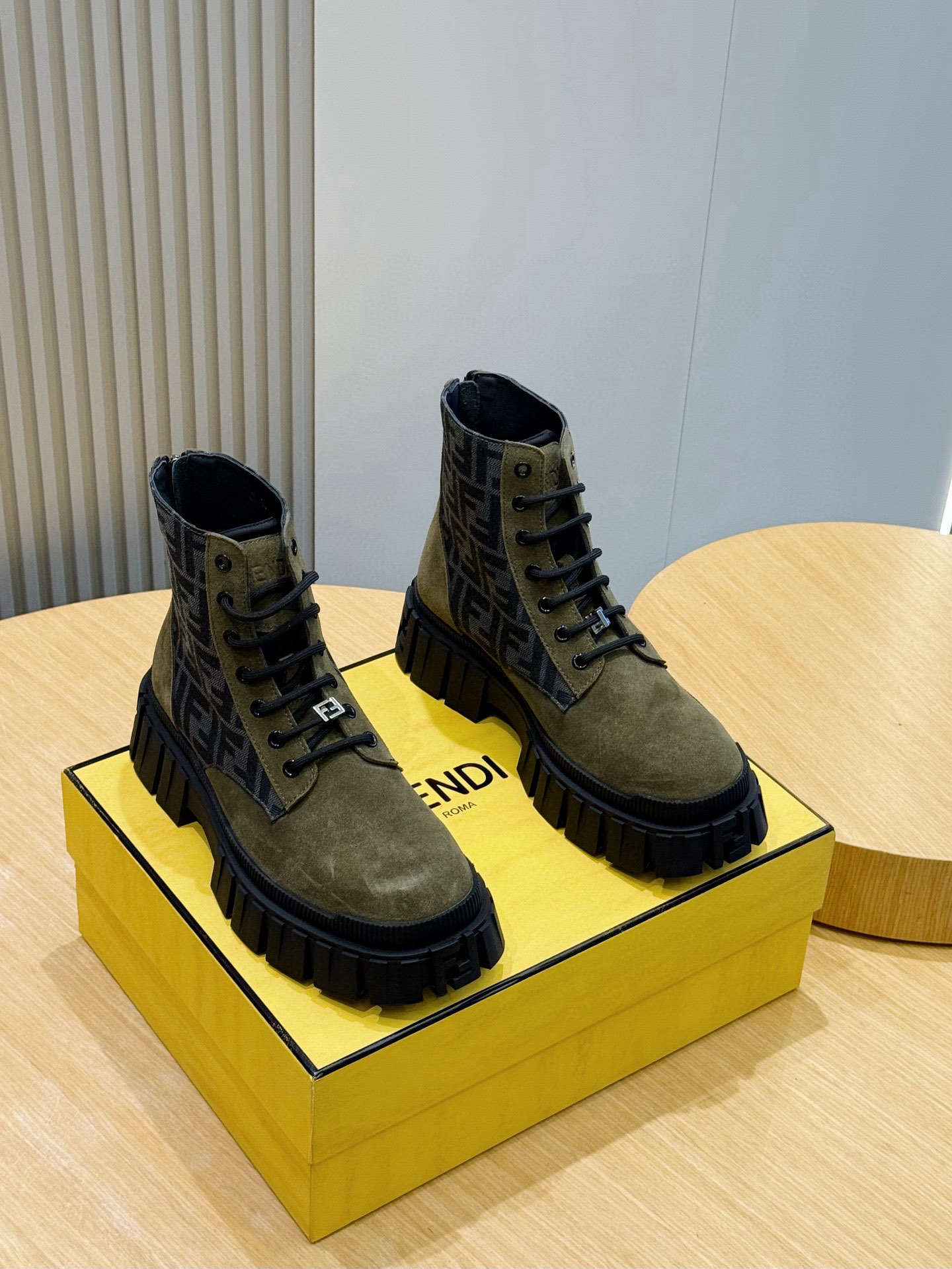 Fendi Basic Shoes Black S