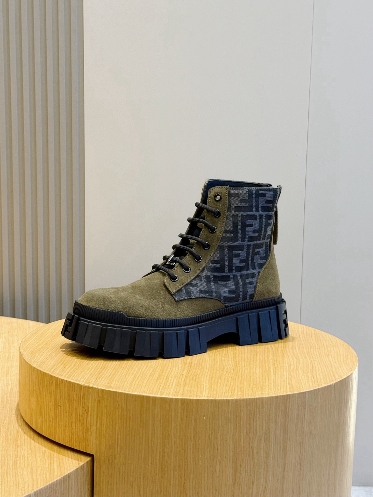 Fendi Basic Shoes Black S