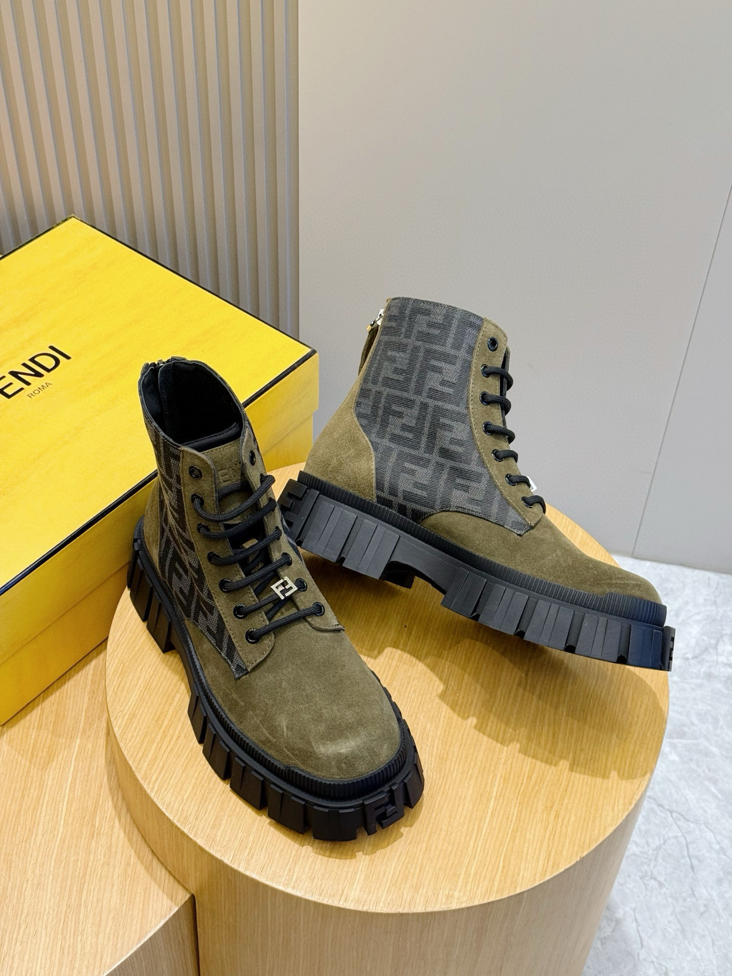 Fendi Basic Shoes Black S