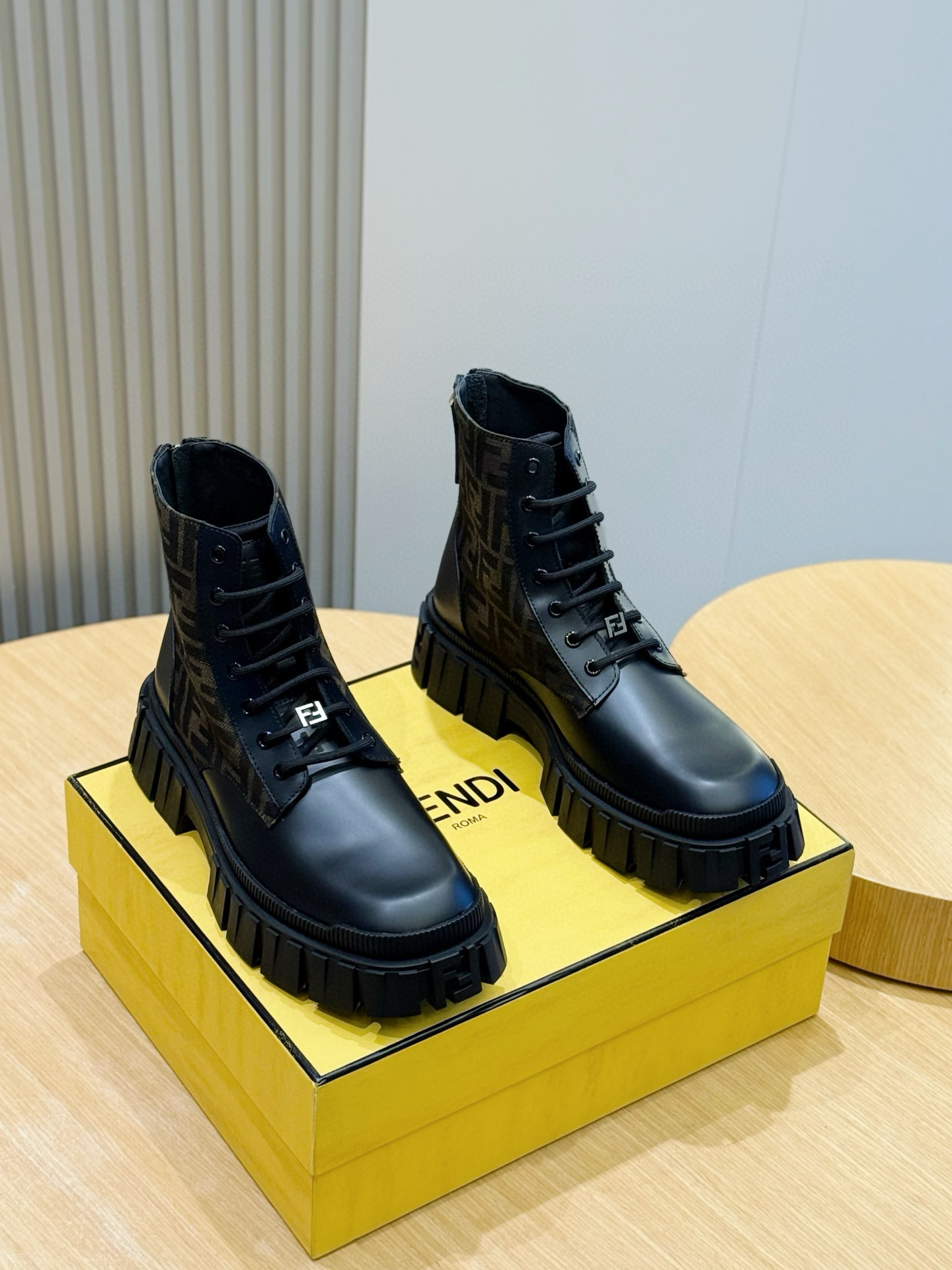 Fendi Basic Shoes Black S