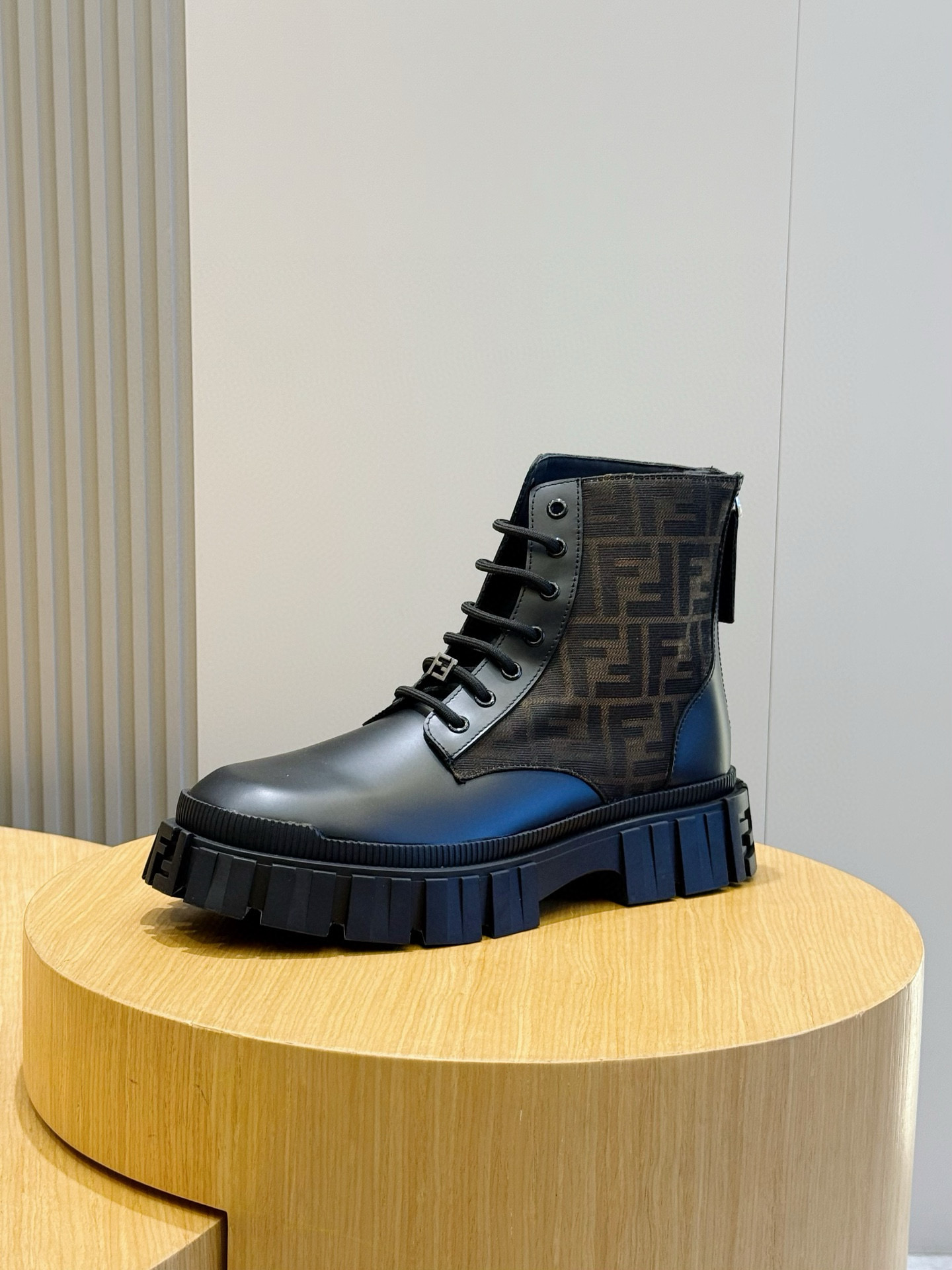 Fendi Basic Shoes Black S