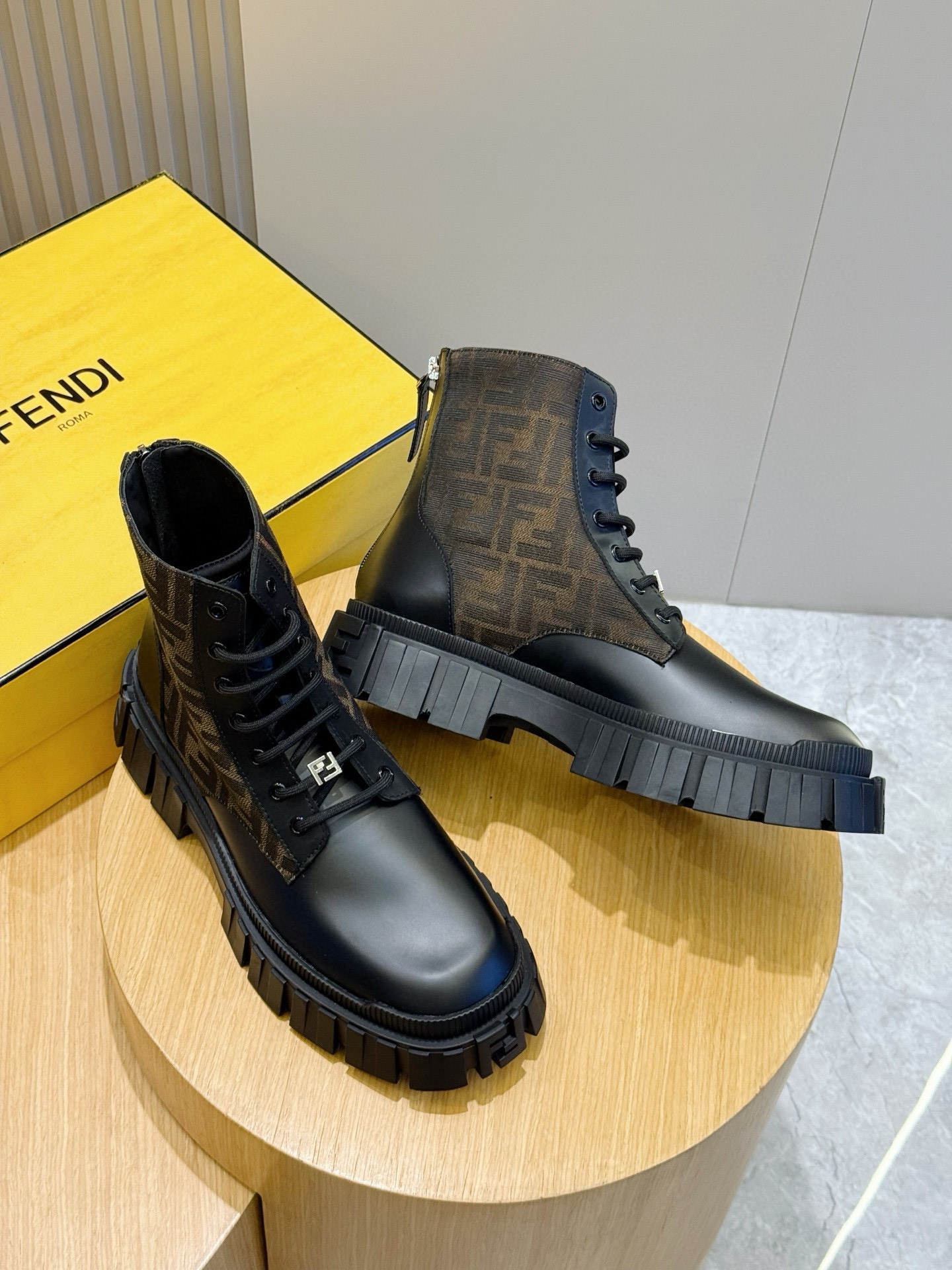 Fendi Basic Shoes Black S