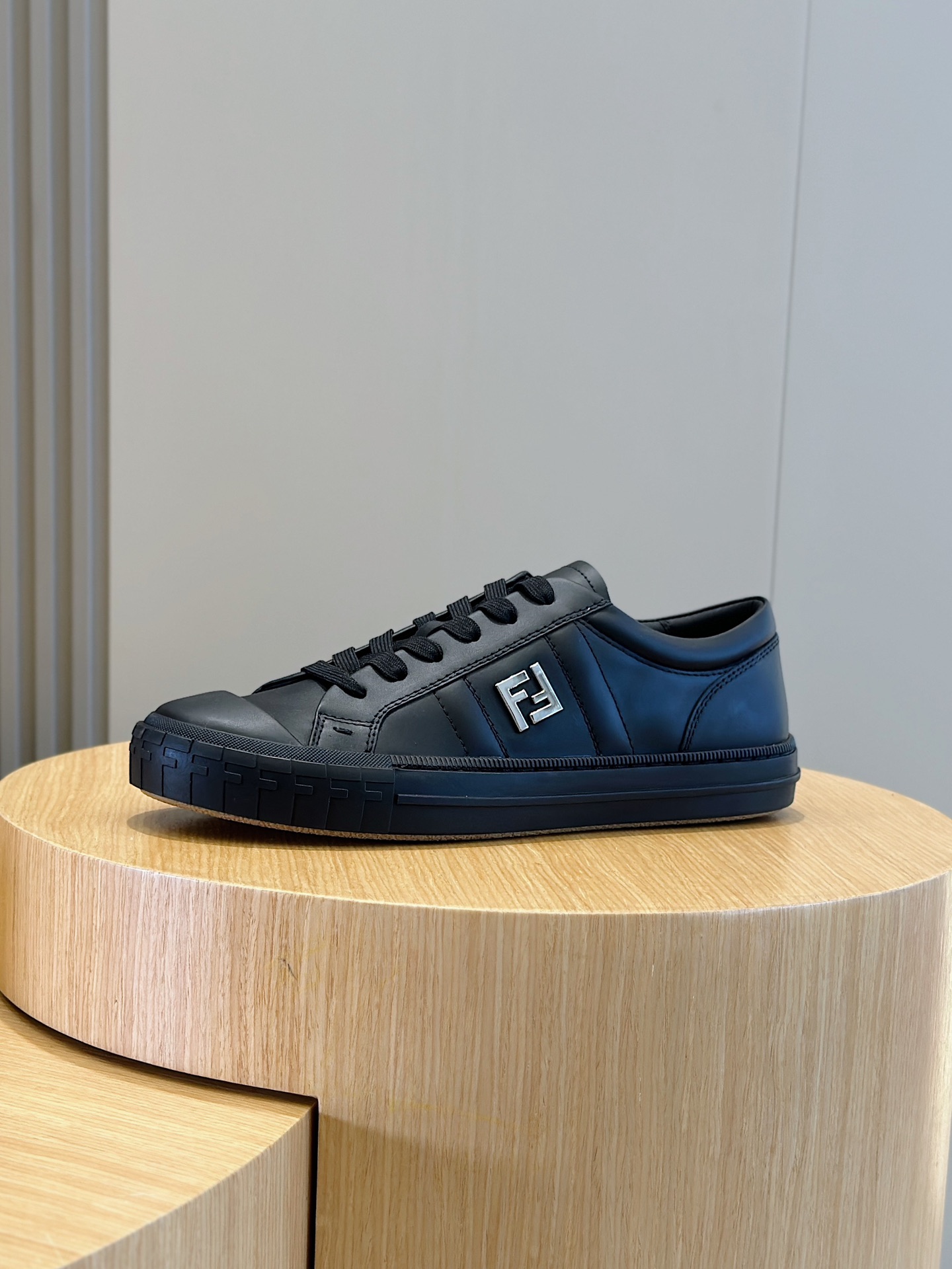 Fendi Male Leather Shoes Cow Leather M-s
