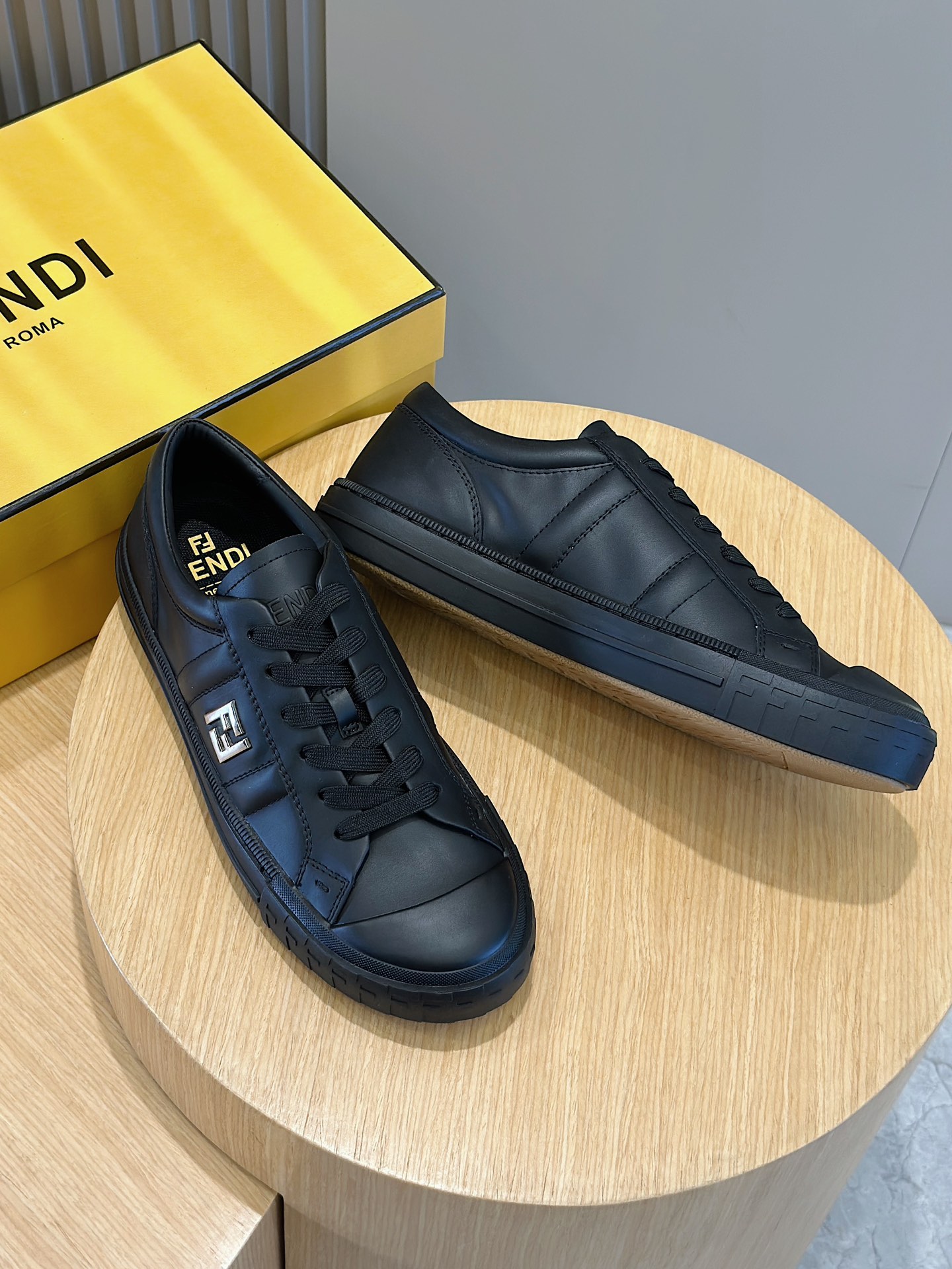 Fendi Male Leather Shoes Cow Leather M-s